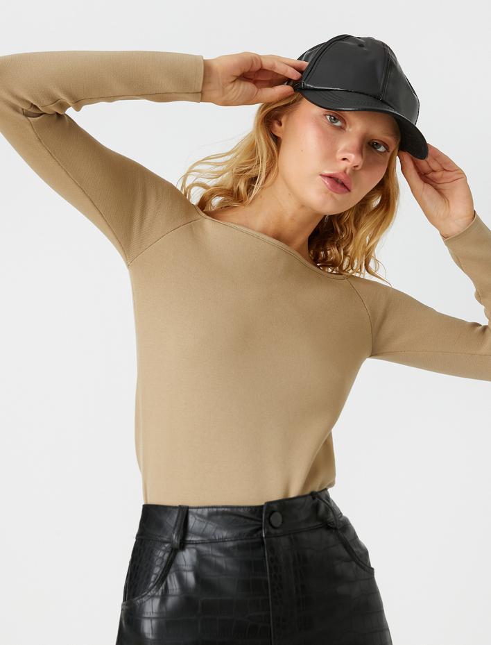  Kayık Yaka Triko Kazak