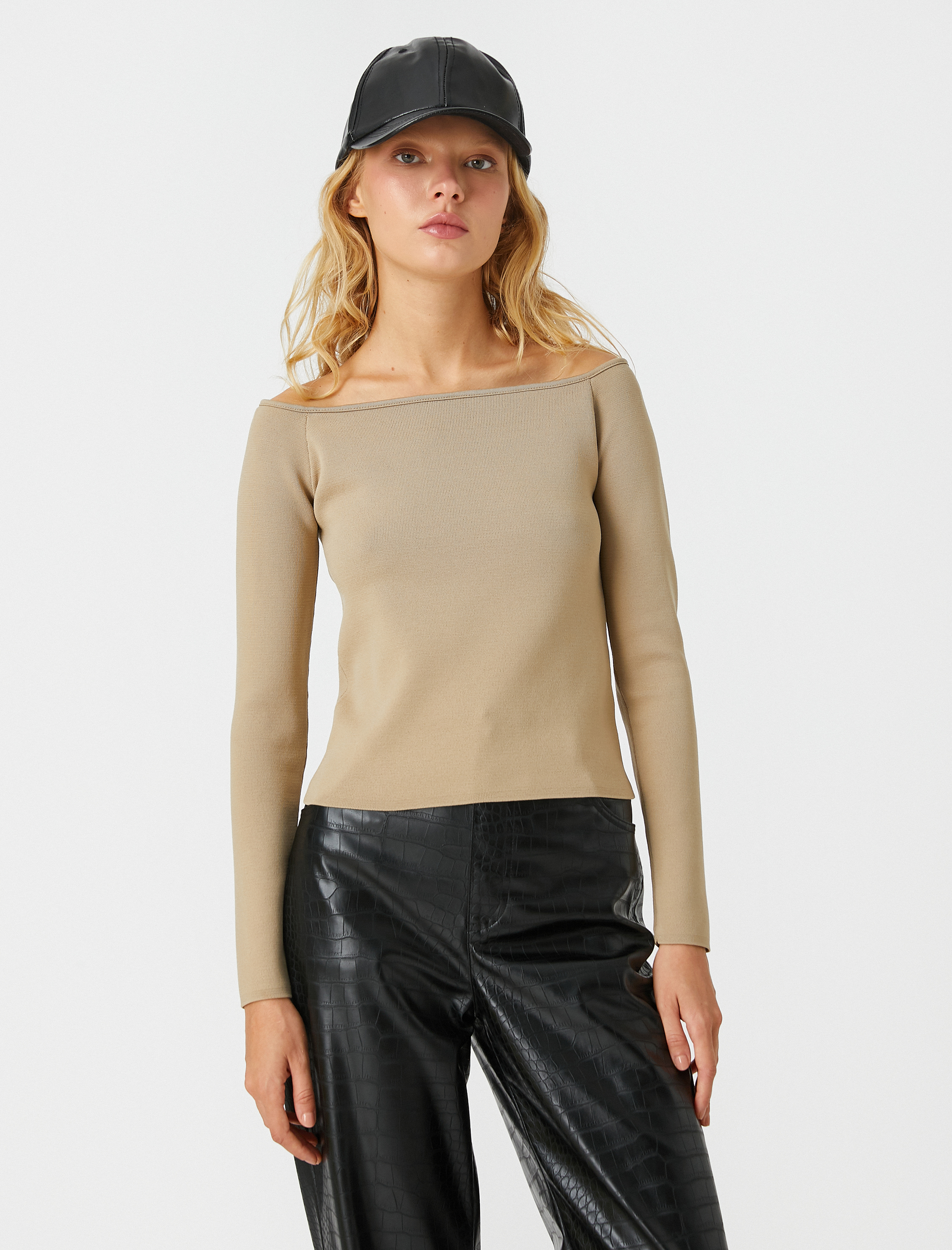   Kayık Yaka Triko Kazak