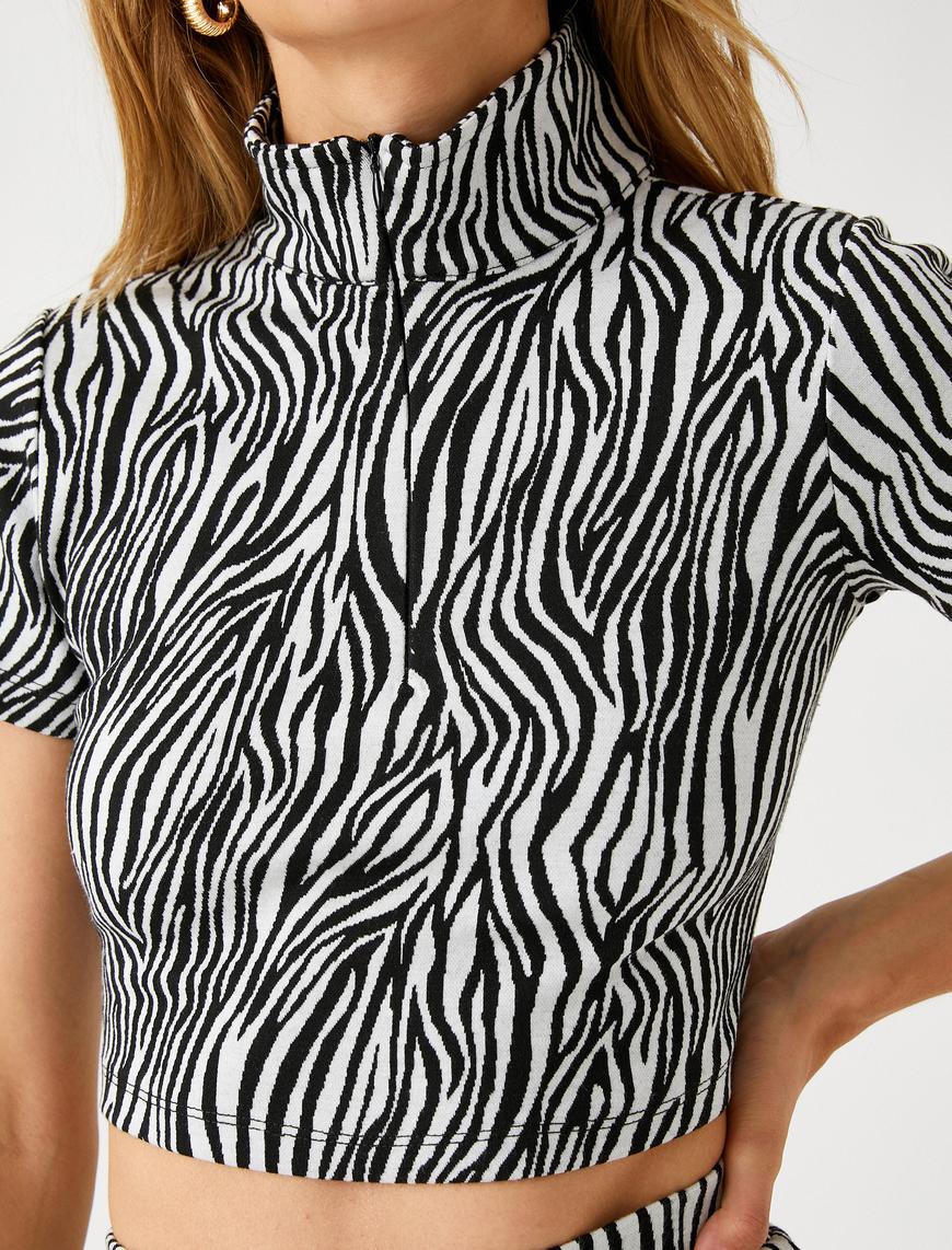   Zebra Desenli Crop Tişört Balıkçı Yaka