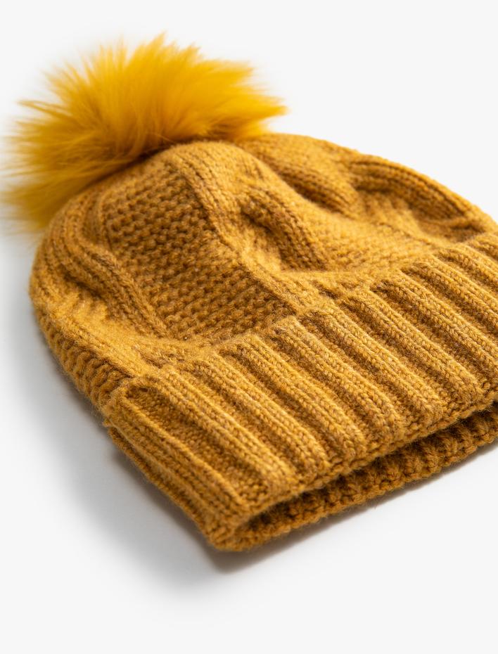 Kadın Ponponlu Örgü Bere