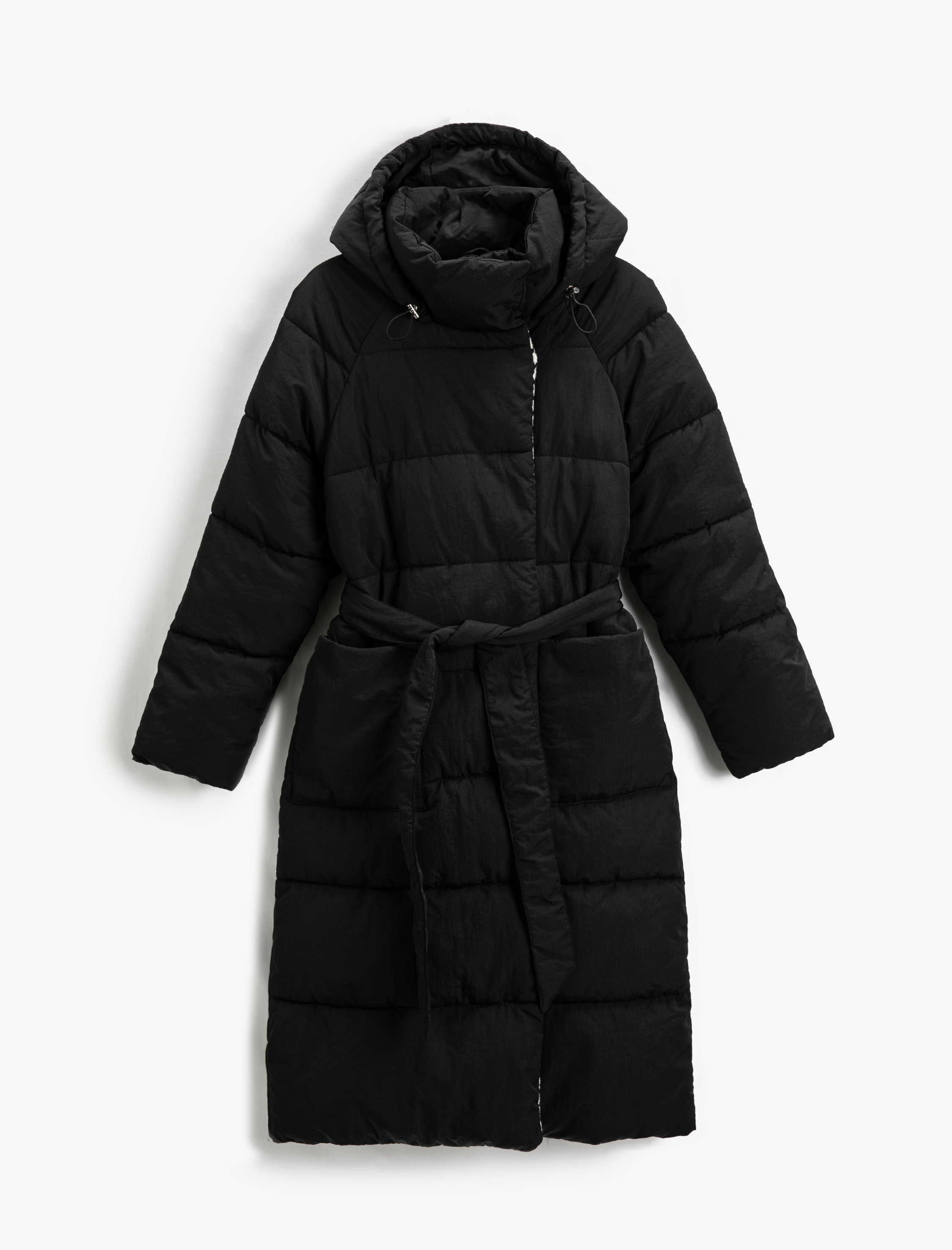   Uzun Şişme Mont Kapüşonlu Astar Detaylı