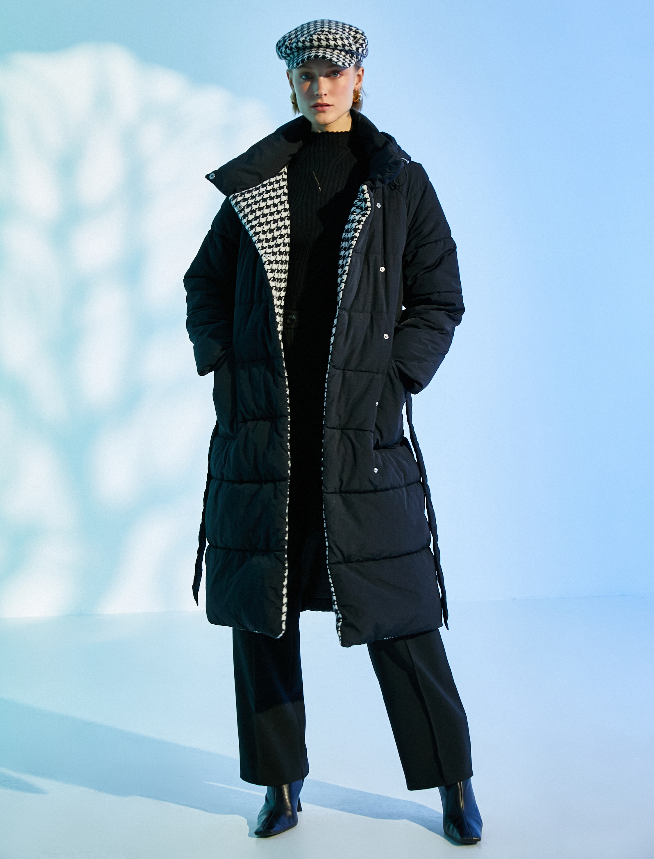   Uzun Şişme Mont Kapüşonlu Astar Detaylı