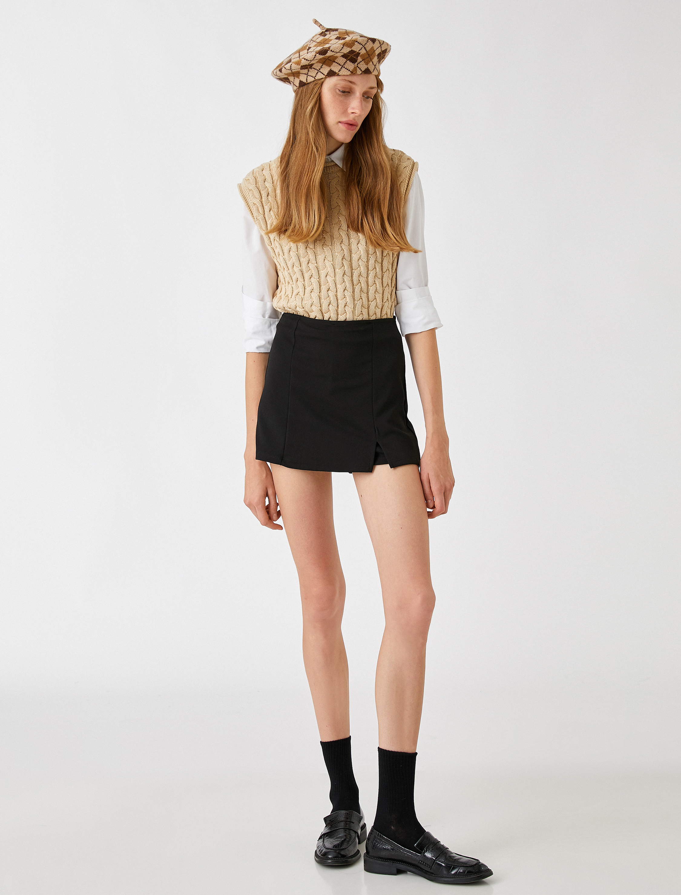   Mini Şort Etek Yırtmaç Detaylı