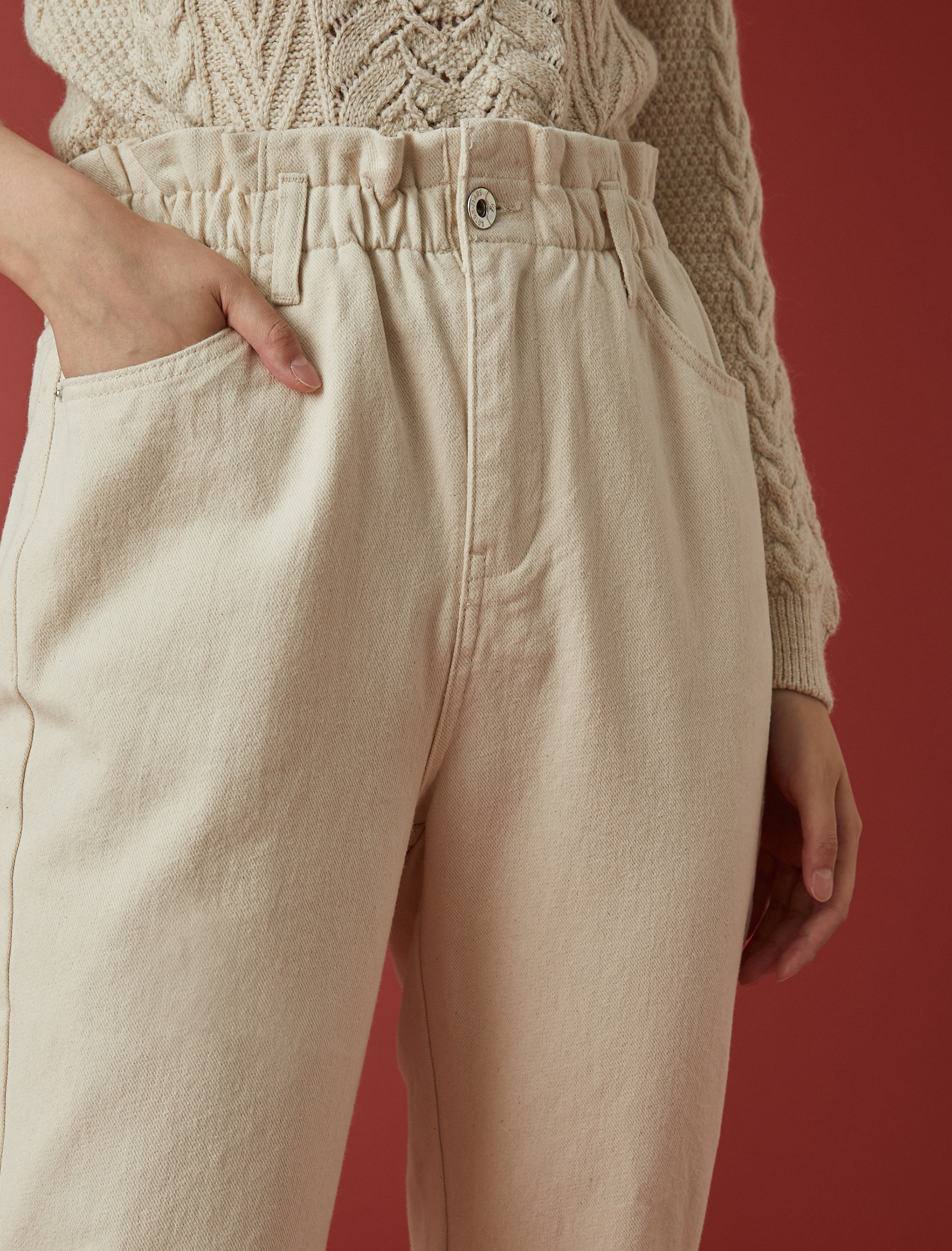   Aslıhan Malbora X Koton - Beli Lastikli Rahat Kesim Yüksek Bel Kot Pantolon