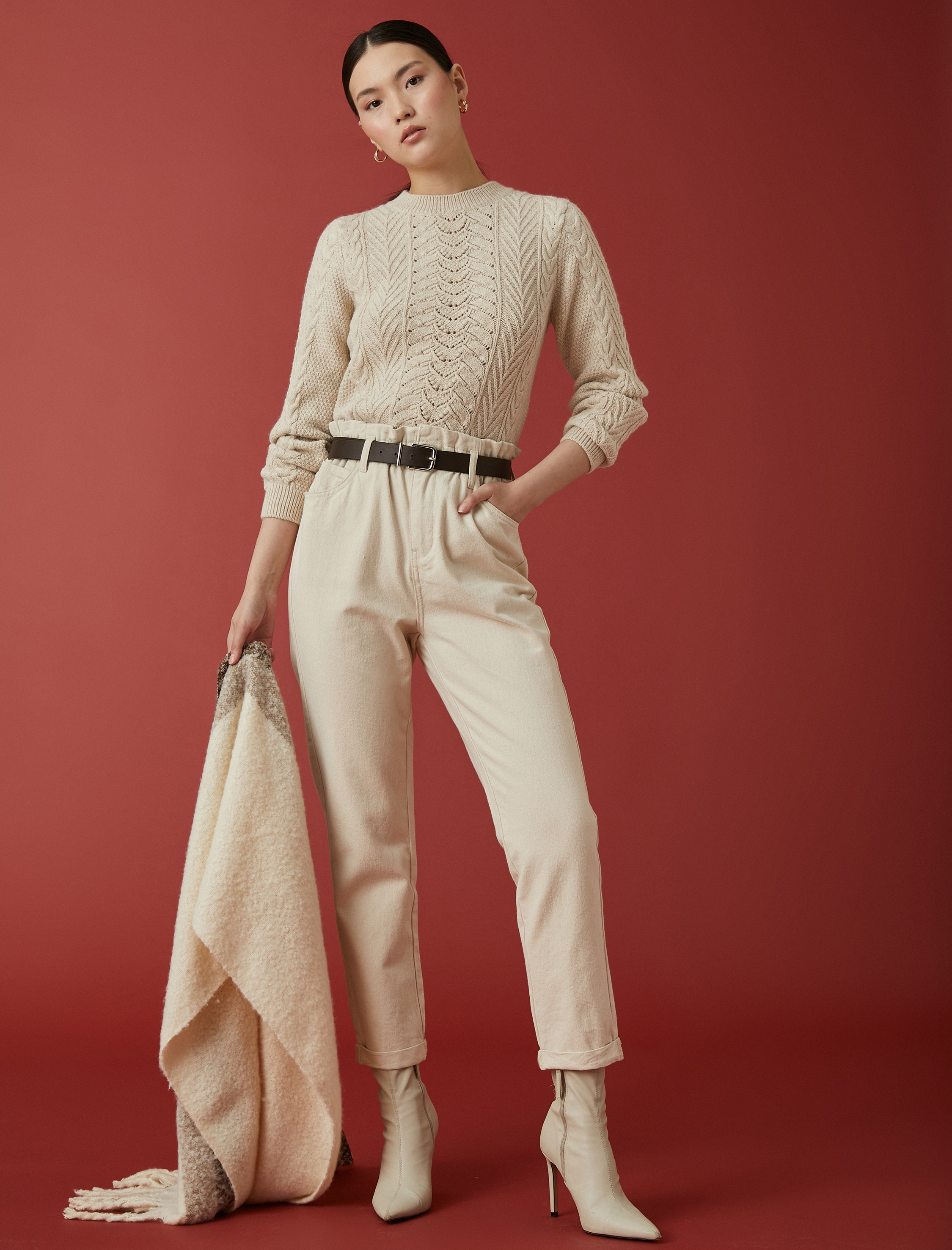   Aslıhan Malbora X Koton - Beli Lastikli Rahat Kesim Yüksek Bel Kot Pantolon