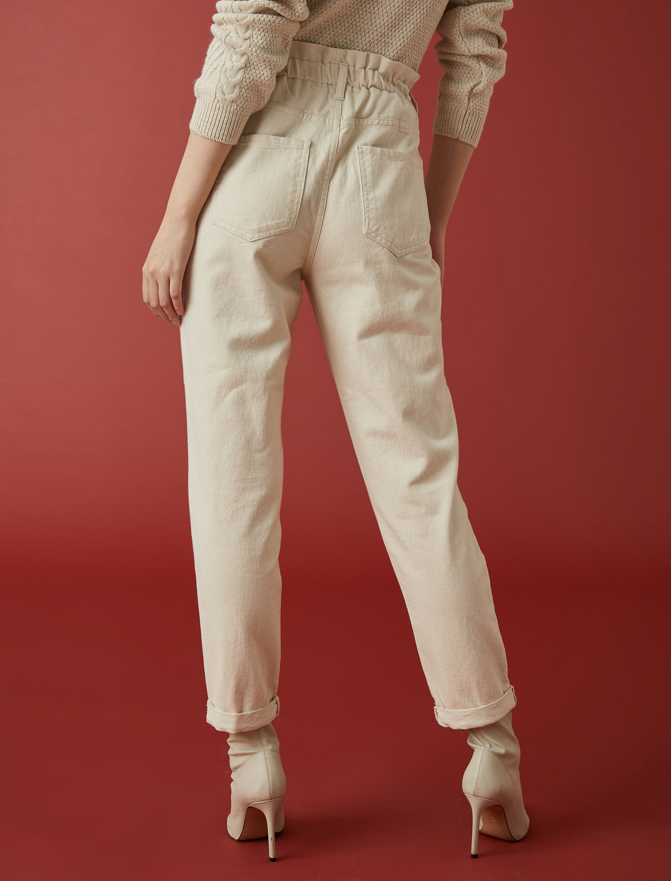   Aslıhan Malbora X Koton - Beli Lastikli Rahat Kesim Yüksek Bel Kot Pantolon