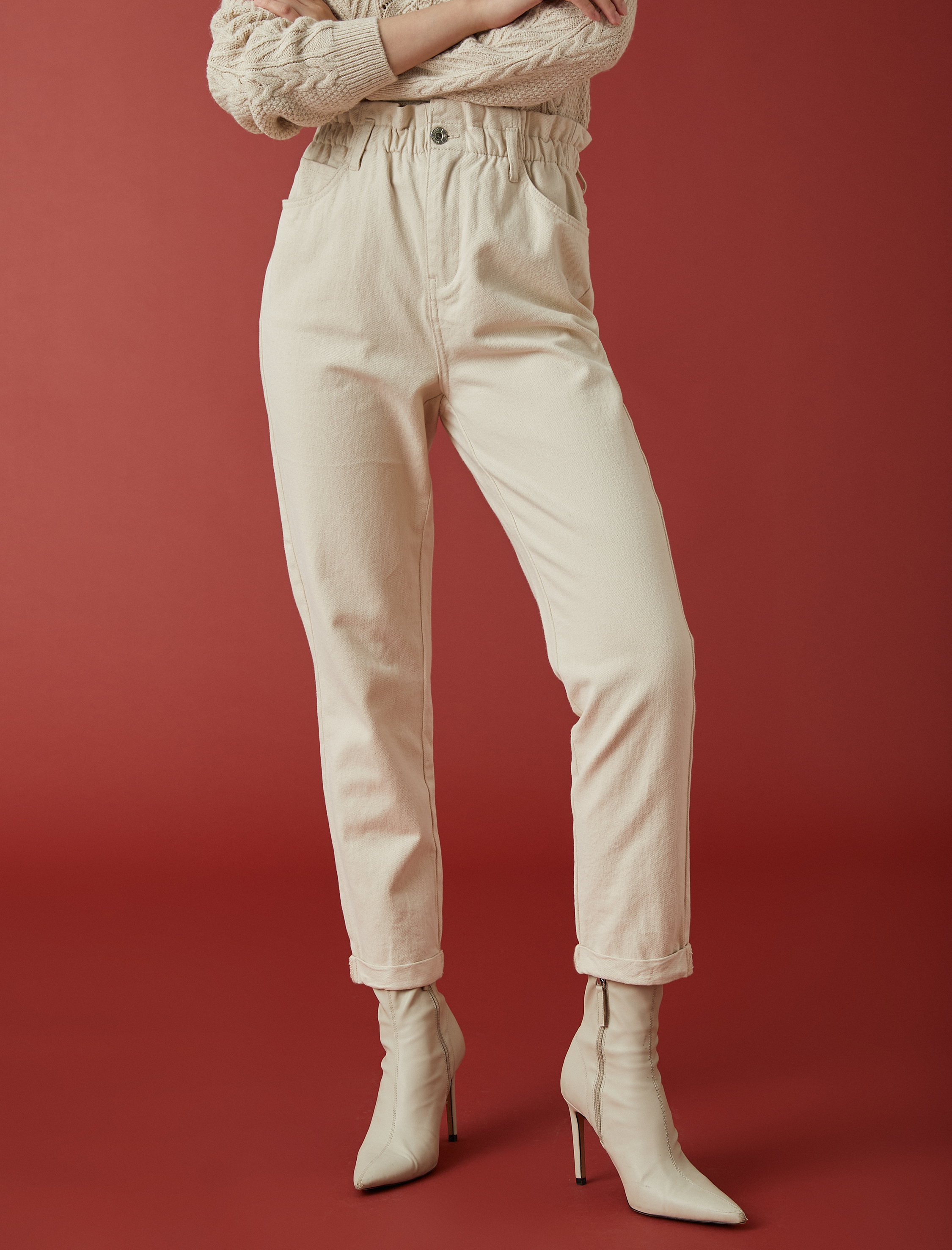   Aslıhan Malbora X Koton - Beli Lastikli Rahat Kesim Yüksek Bel Kot Pantolon