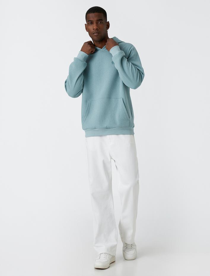  Slogan Baskılı Kapşonlu Sweatshirt Cep Detaylı