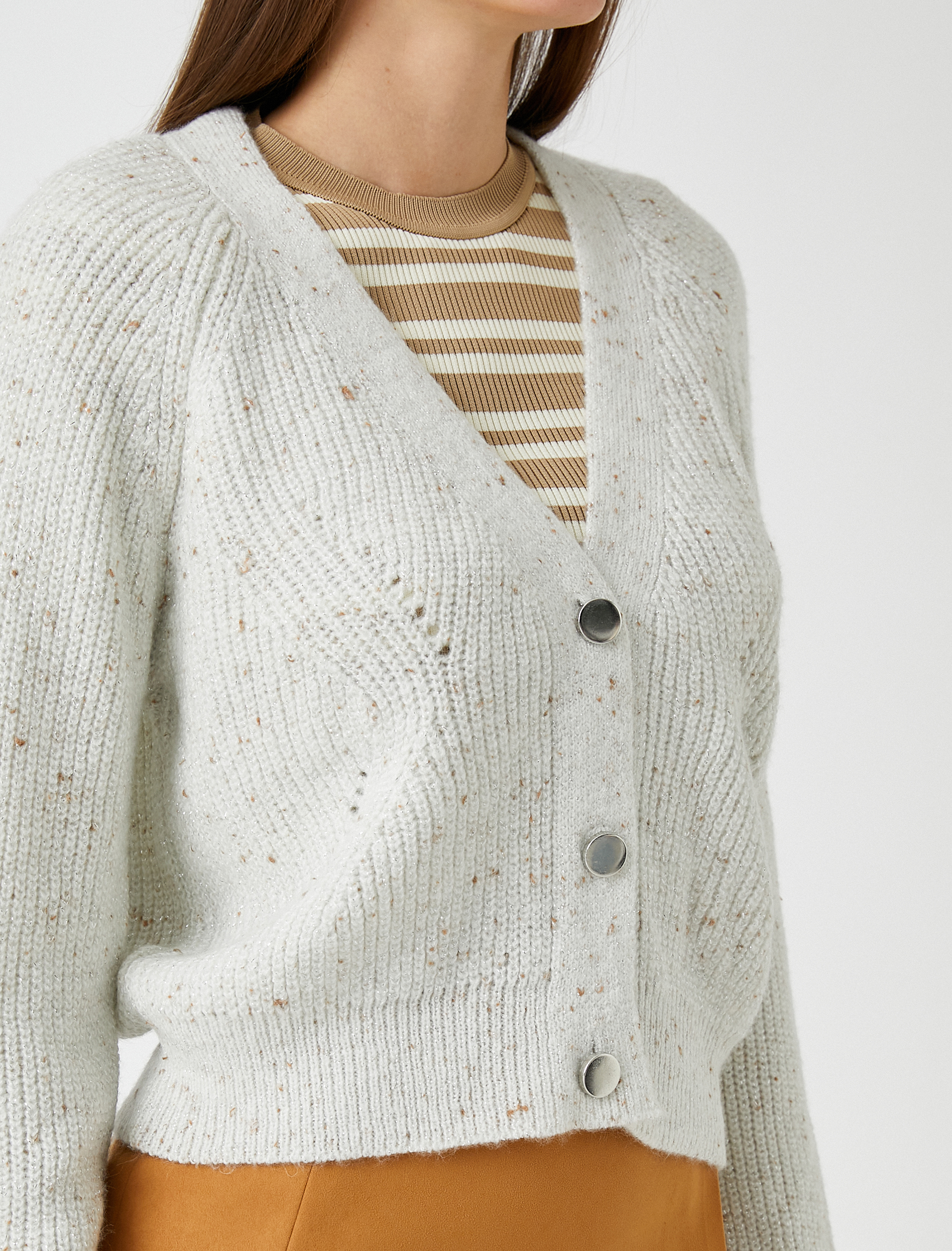   V Yaka Hırka Düğmeli