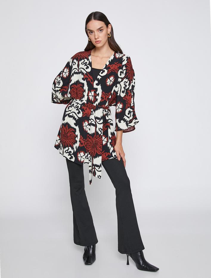  Desenli Kuşaklı Kimono