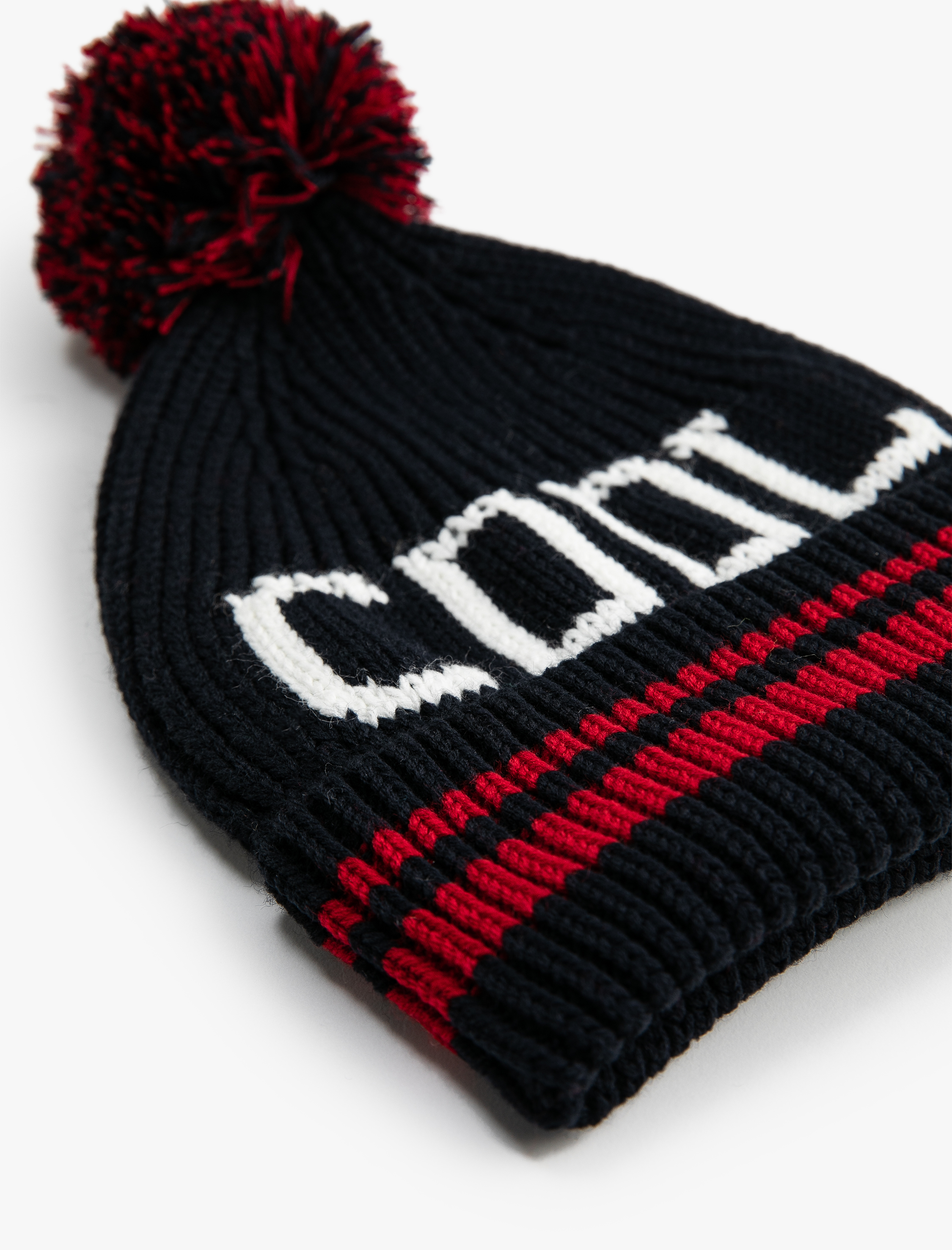  Erkek Çocuk Lastikli Örgü Bere