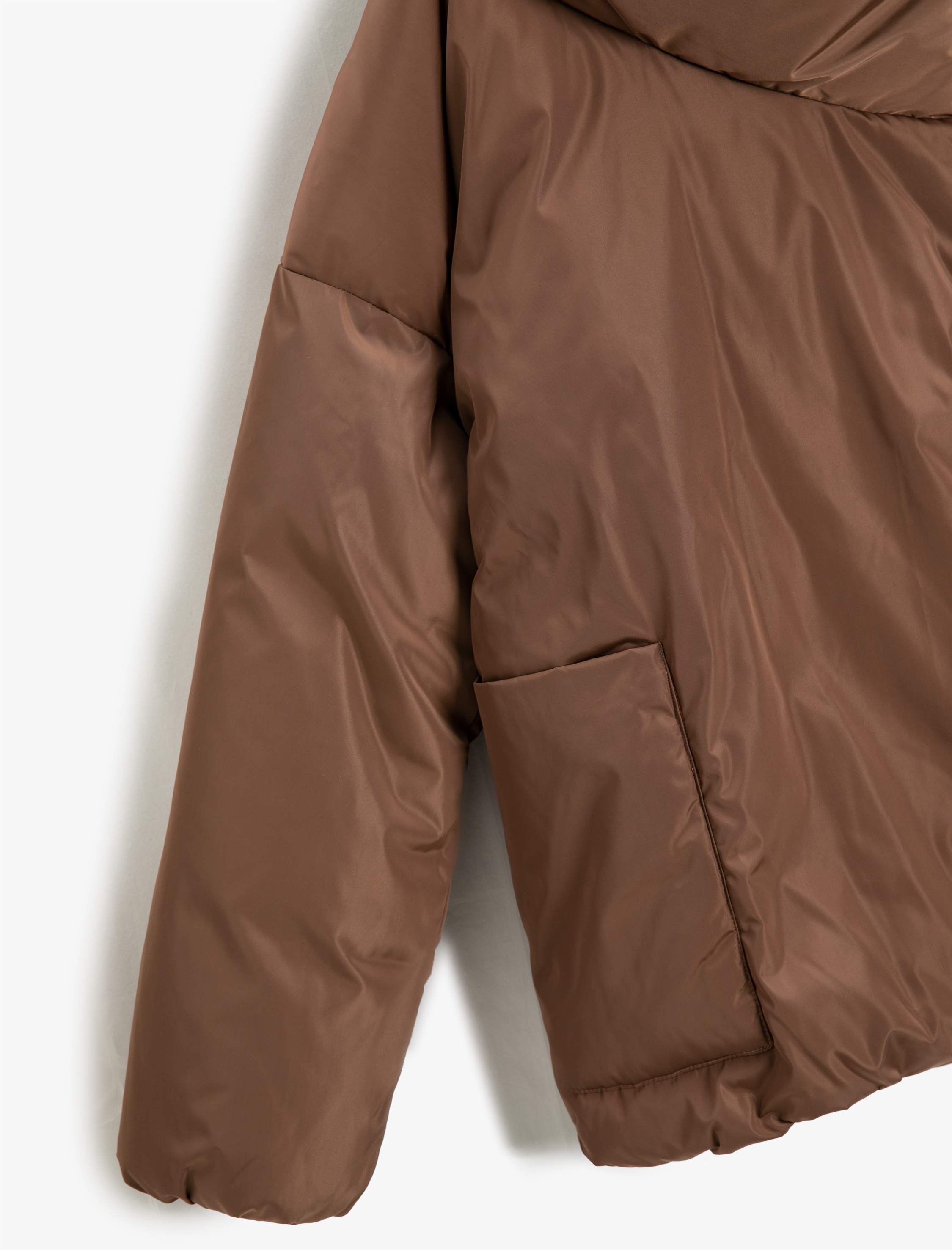   Şişme Mont Kapüşonlu Cep Detaylı