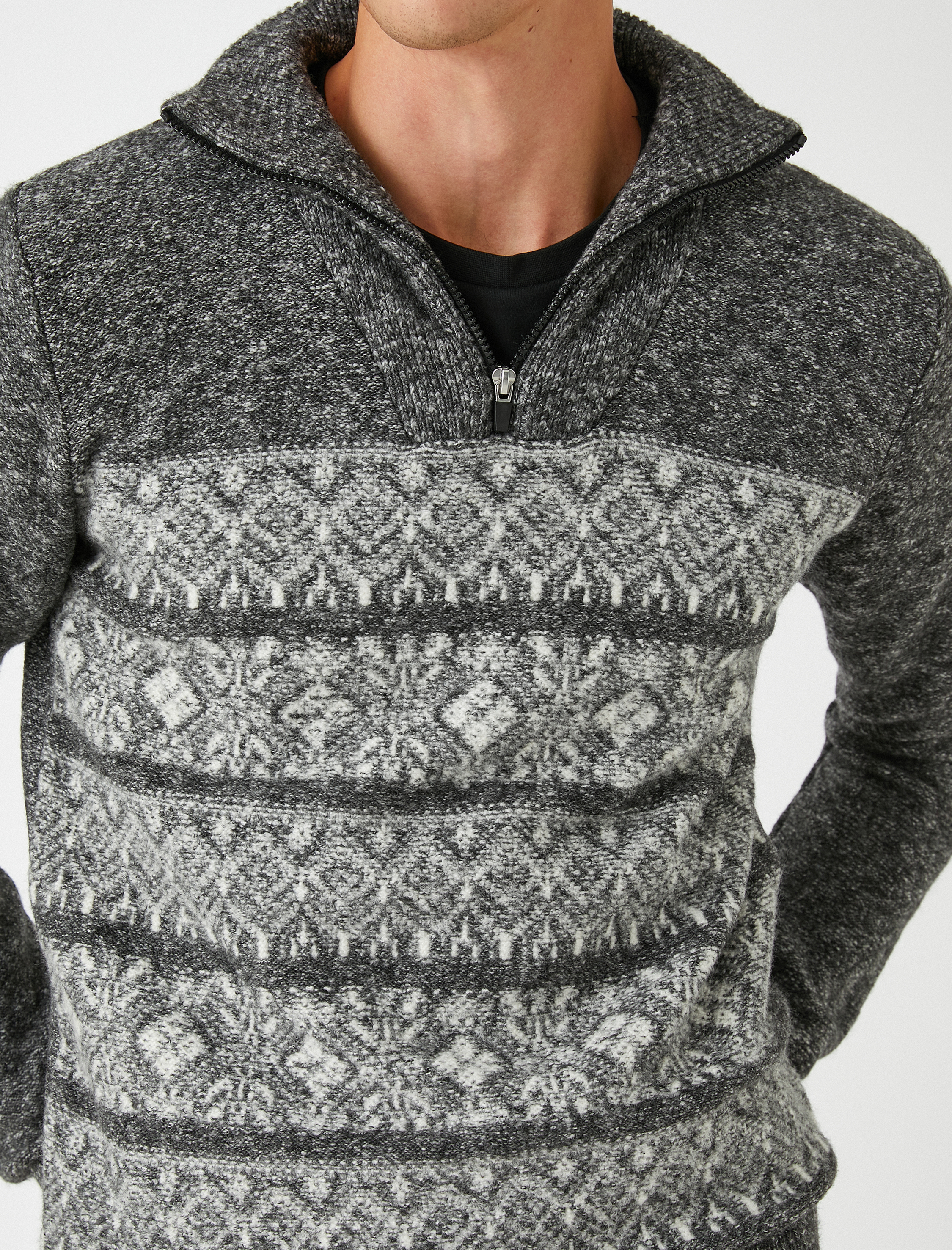   Jakarlı Kazak Dik Yaka Fermuar Detaylı