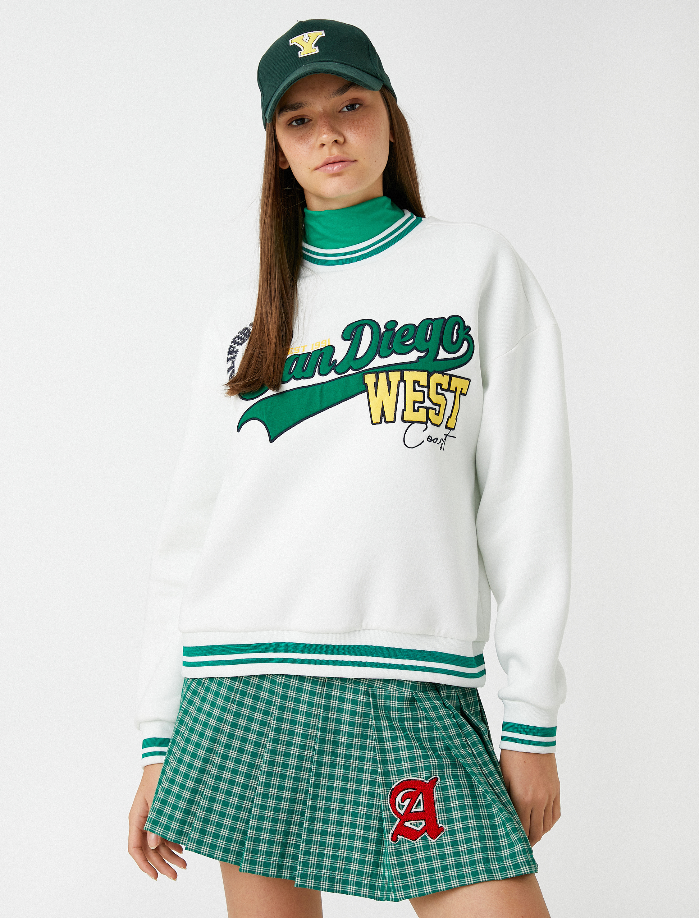   Kolej Sweatshirt İşlemeli Dik Yaka İçi Polarlı