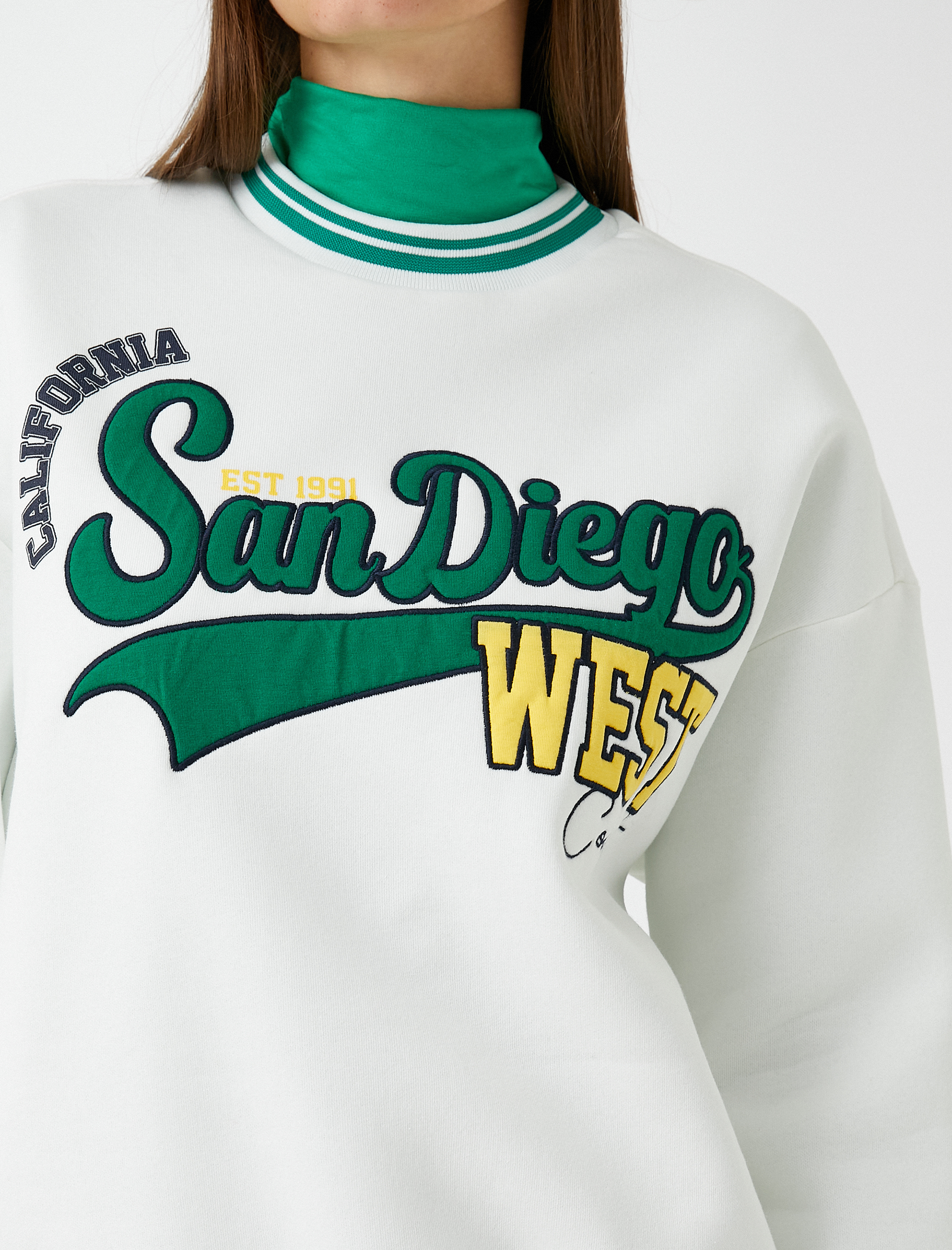   Kolej Sweatshirt İşlemeli Dik Yaka İçi Polarlı