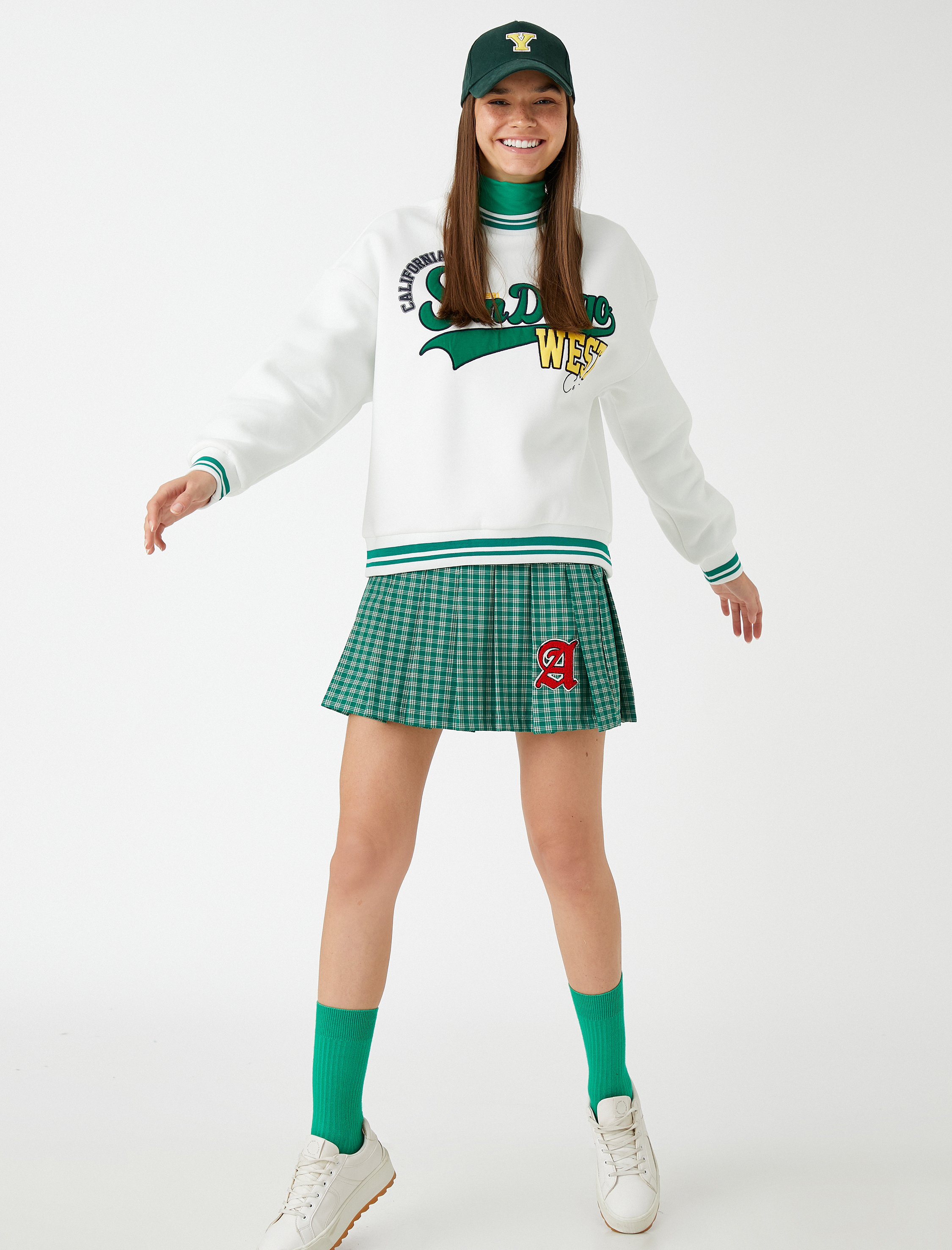   Kolej Sweatshirt İşlemeli Dik Yaka İçi Polarlı