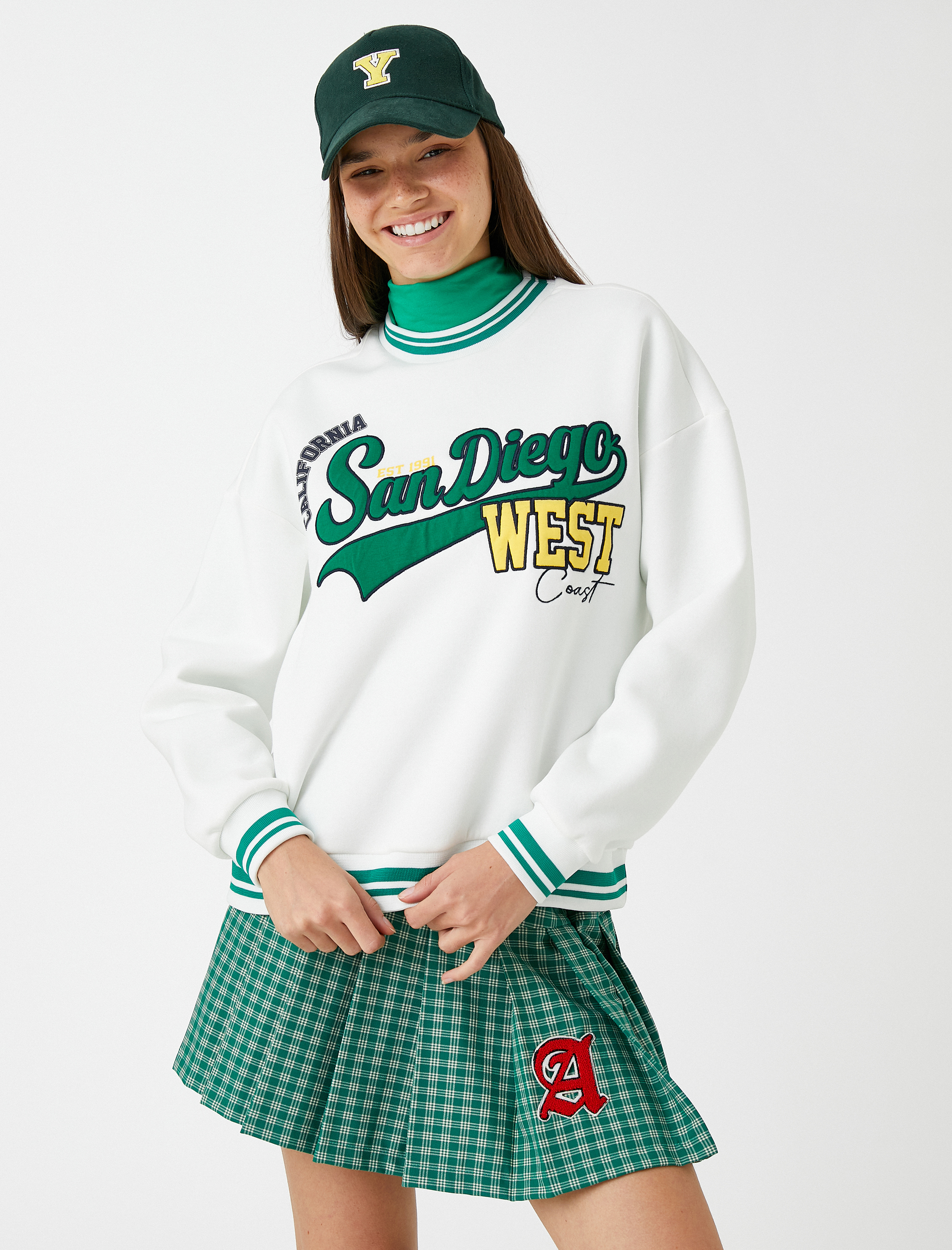   Kolej Sweatshirt İşlemeli Dik Yaka İçi Polarlı