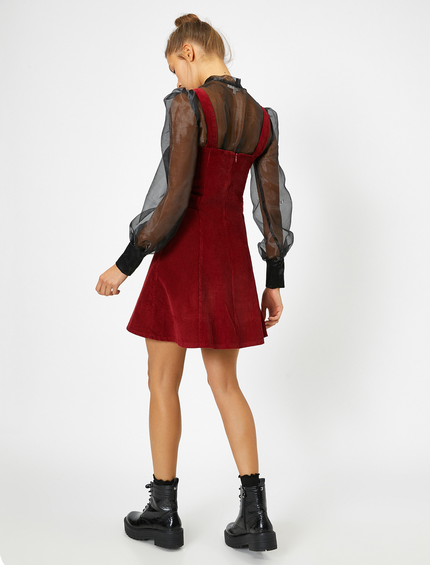   Kemer Detaylı Kadife Elbise