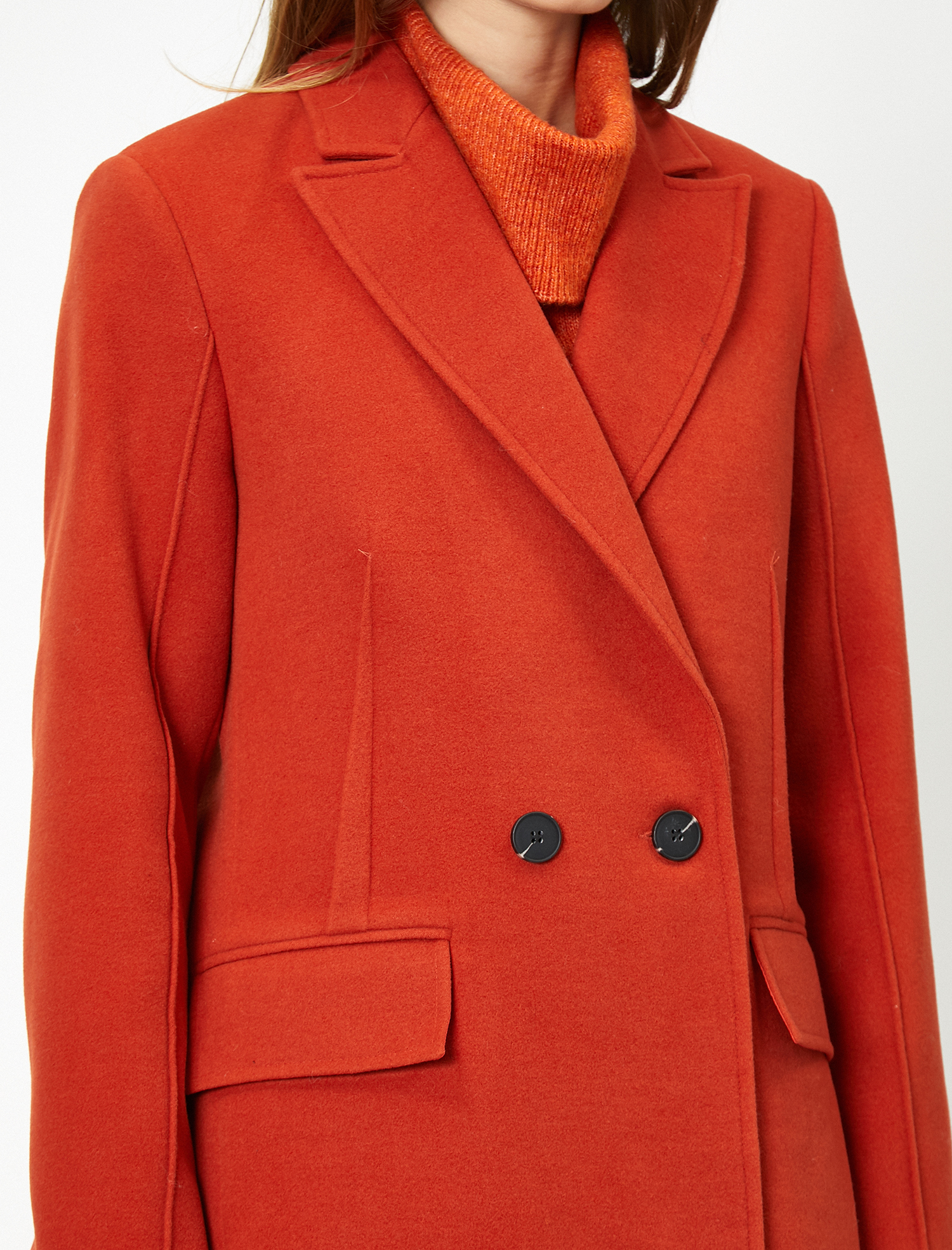   Düğme Detaylı Kaban