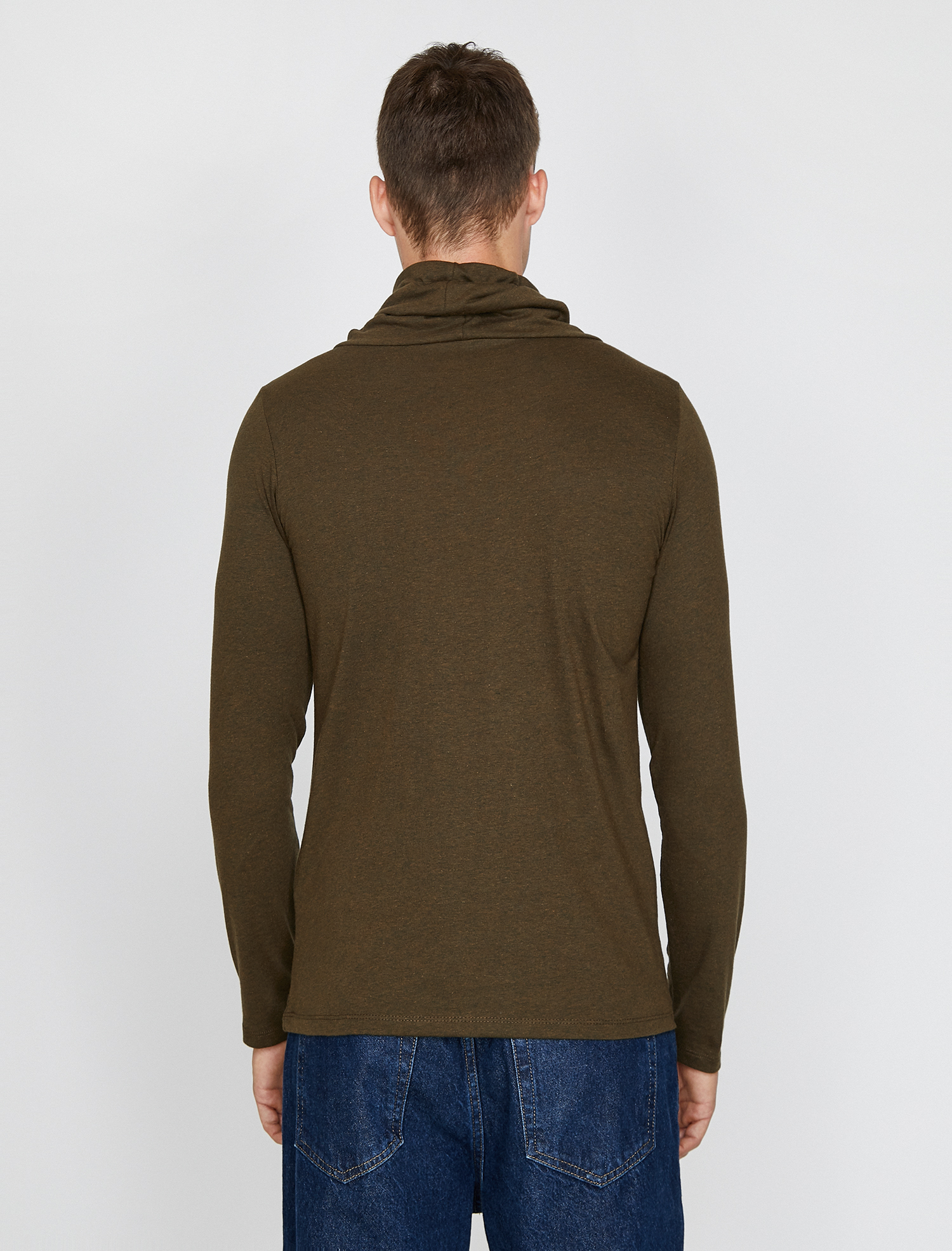   Yüksek Yaka Tişört