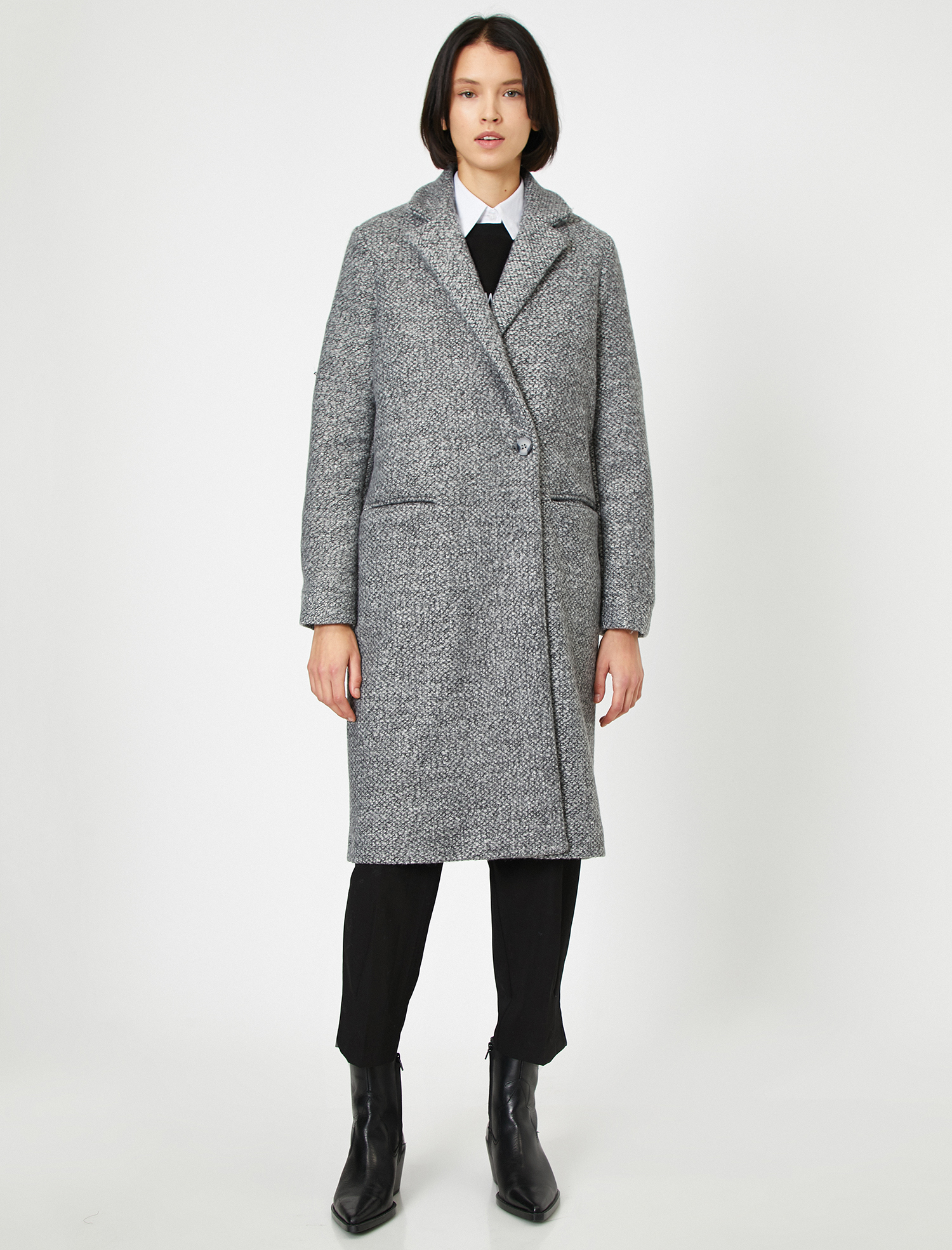 Düğme Detaylı Kaban