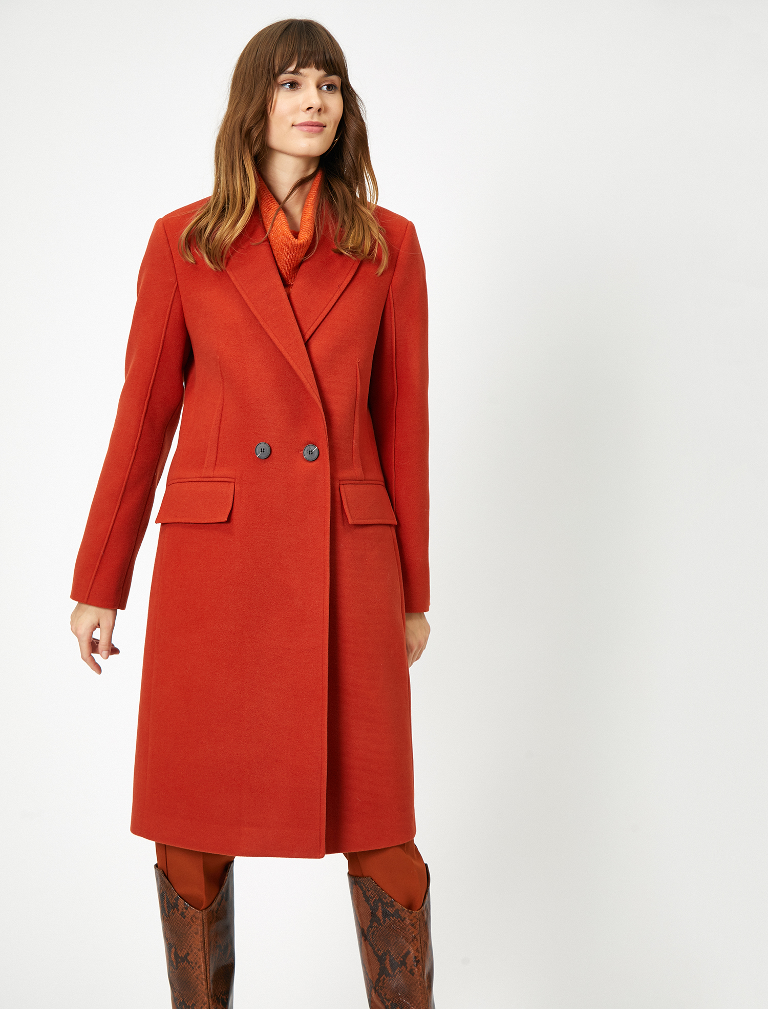   Düğme Detaylı Kaban