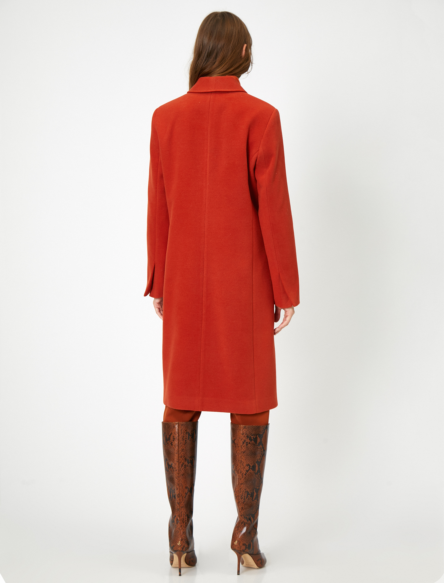   Düğme Detaylı Kaban