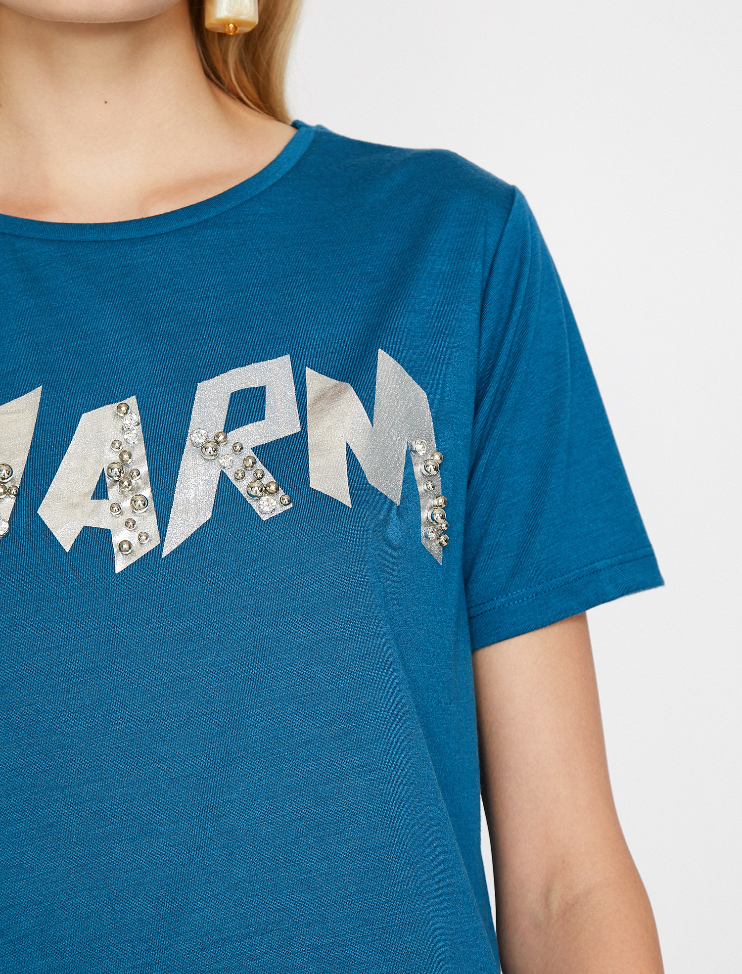   Boncuk Detaylı Tişört