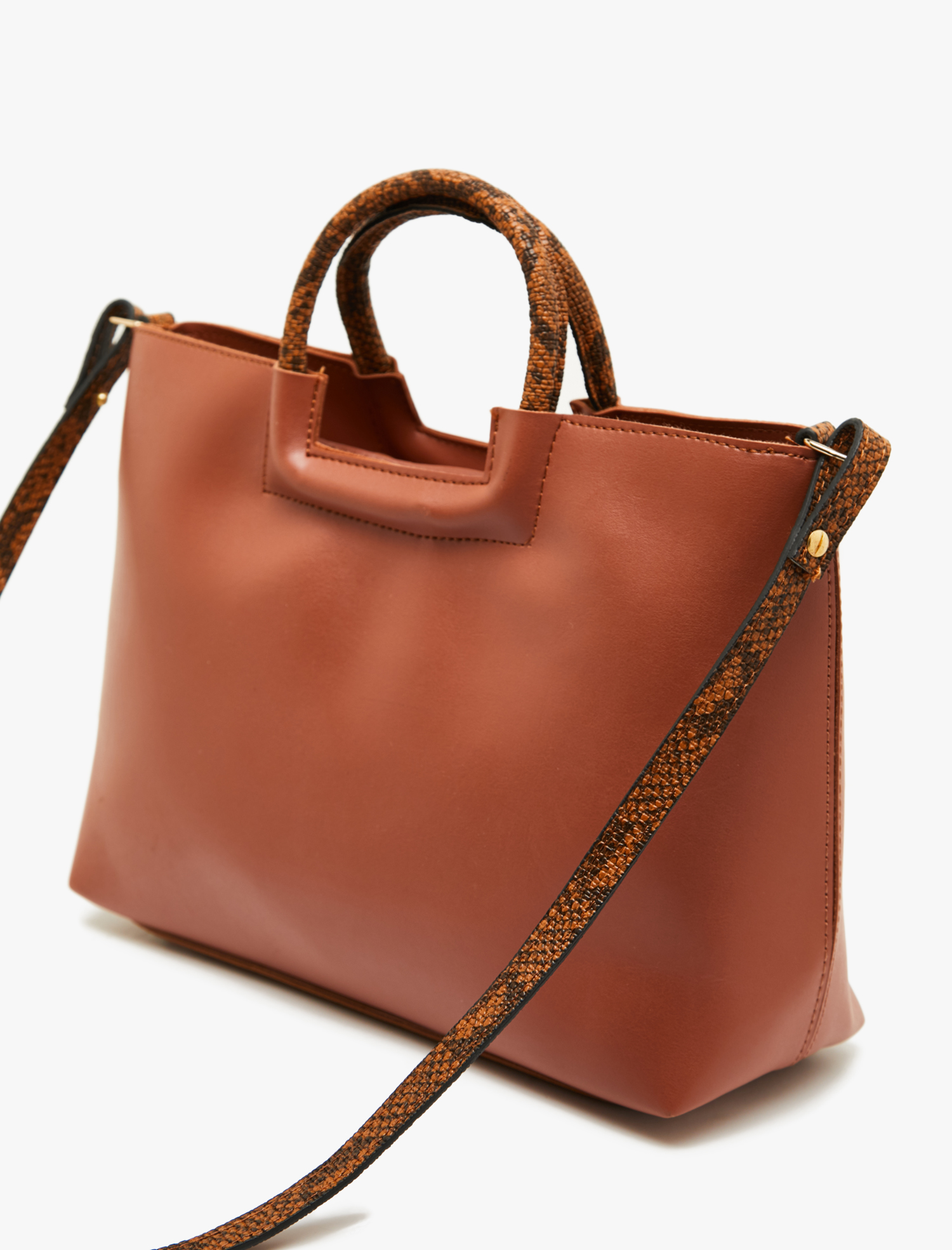  Kadın Deri Görünümlü Omuz Çantası