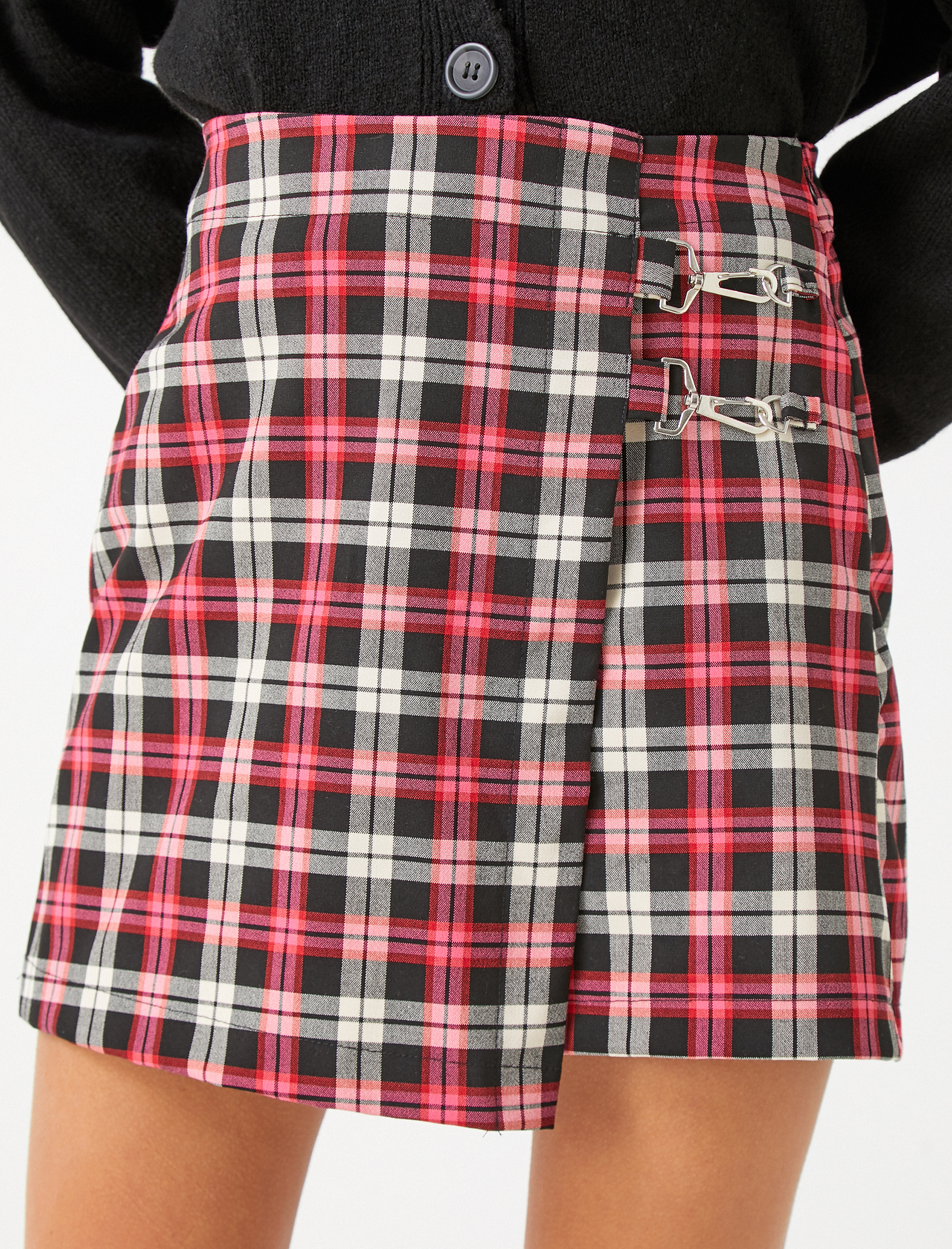   Metal Aksesuarlı Şort Etek