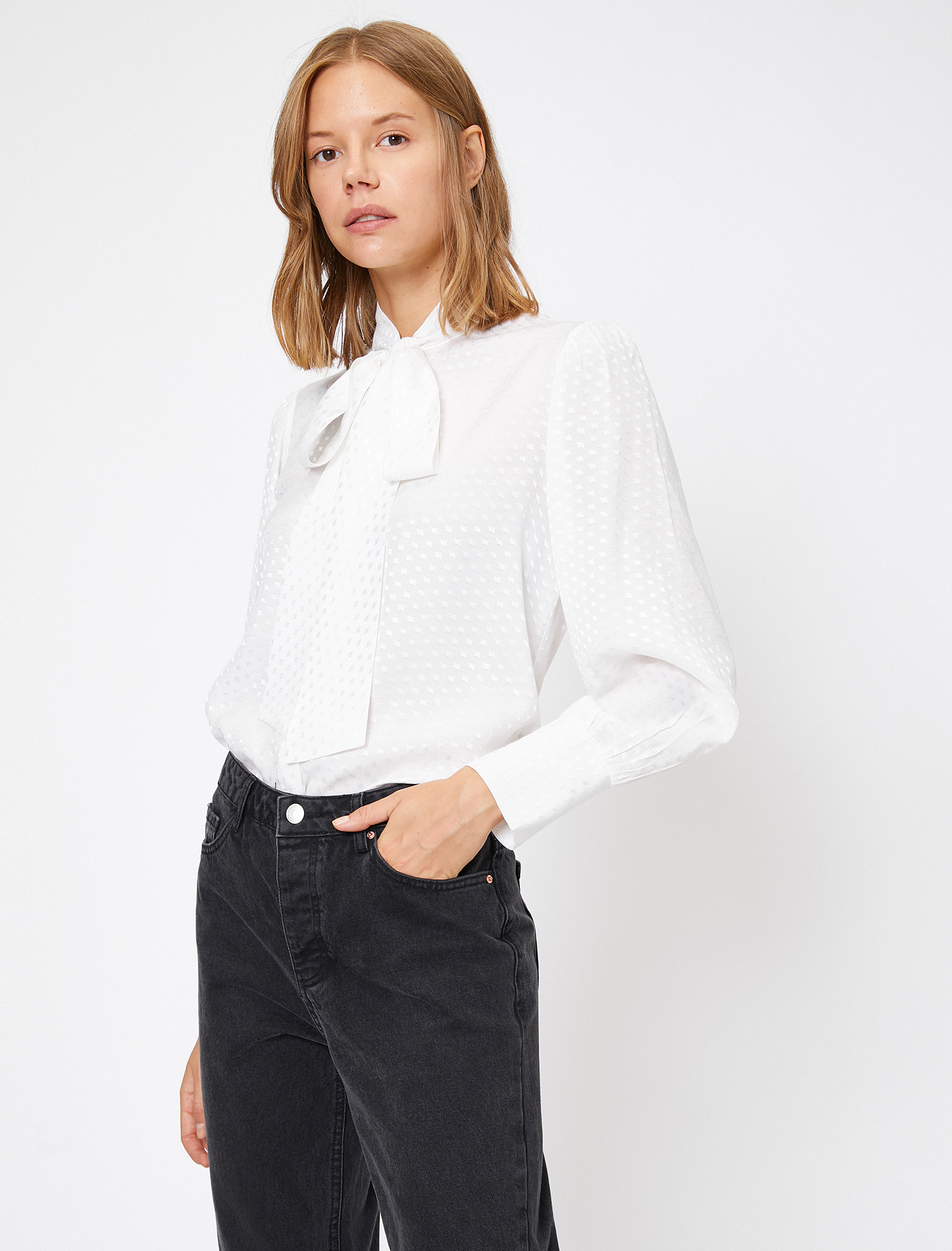   Fular Detaylı Uzun Kollu Gömlek