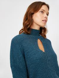 Yüksek Yaka Triko Kazak