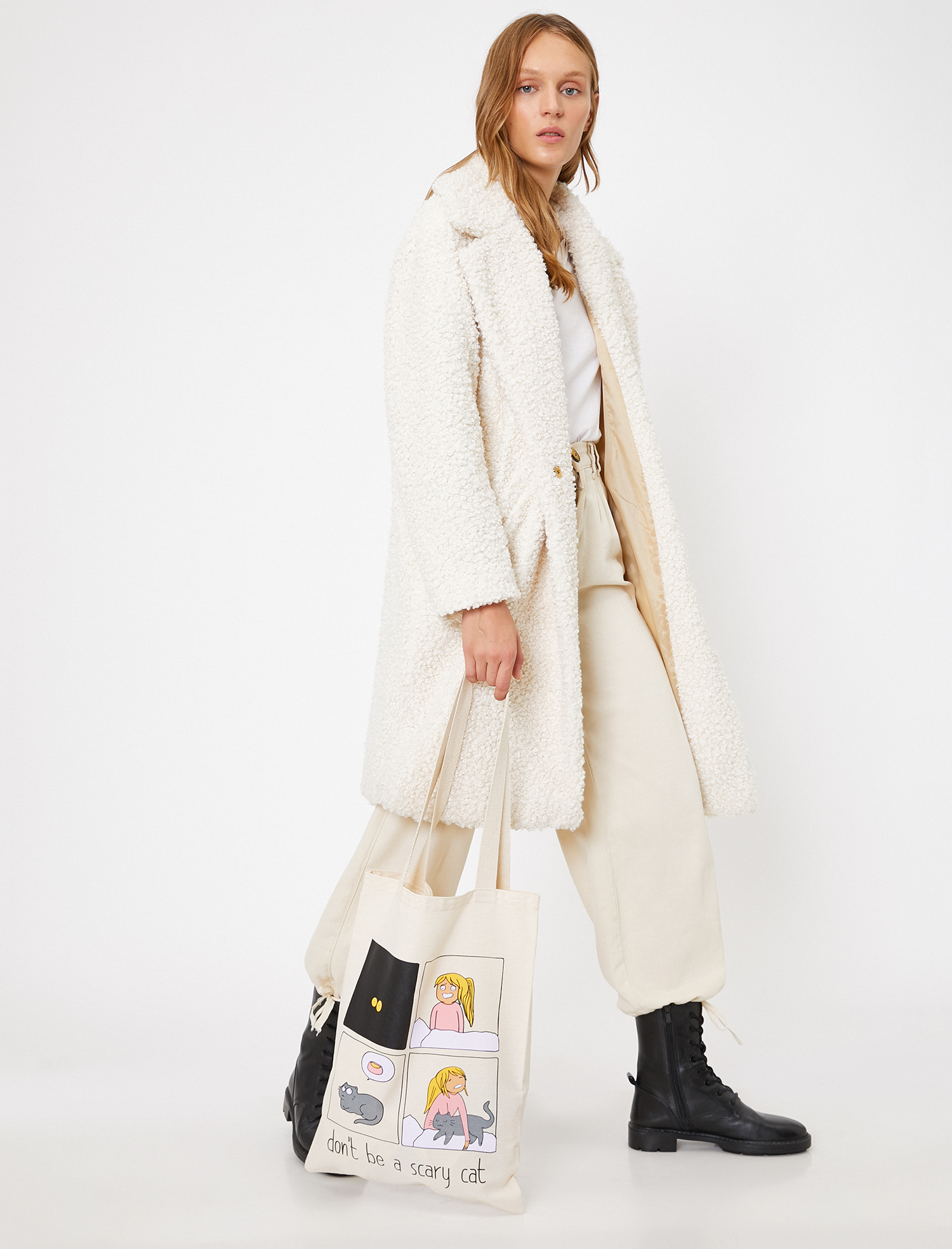  Kadın Baskılı Bez Çanta