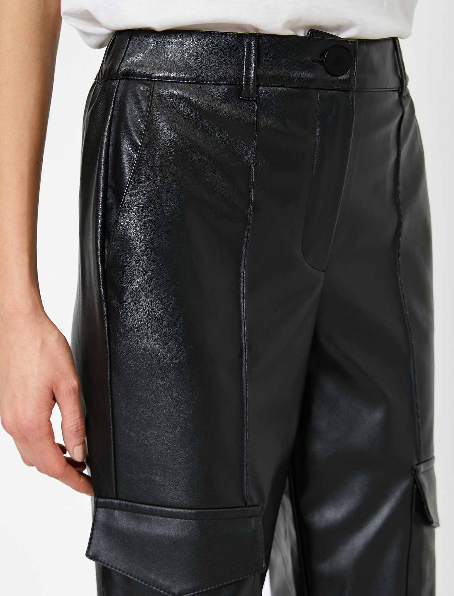   Deri Görünümlü Jogger Pantolon