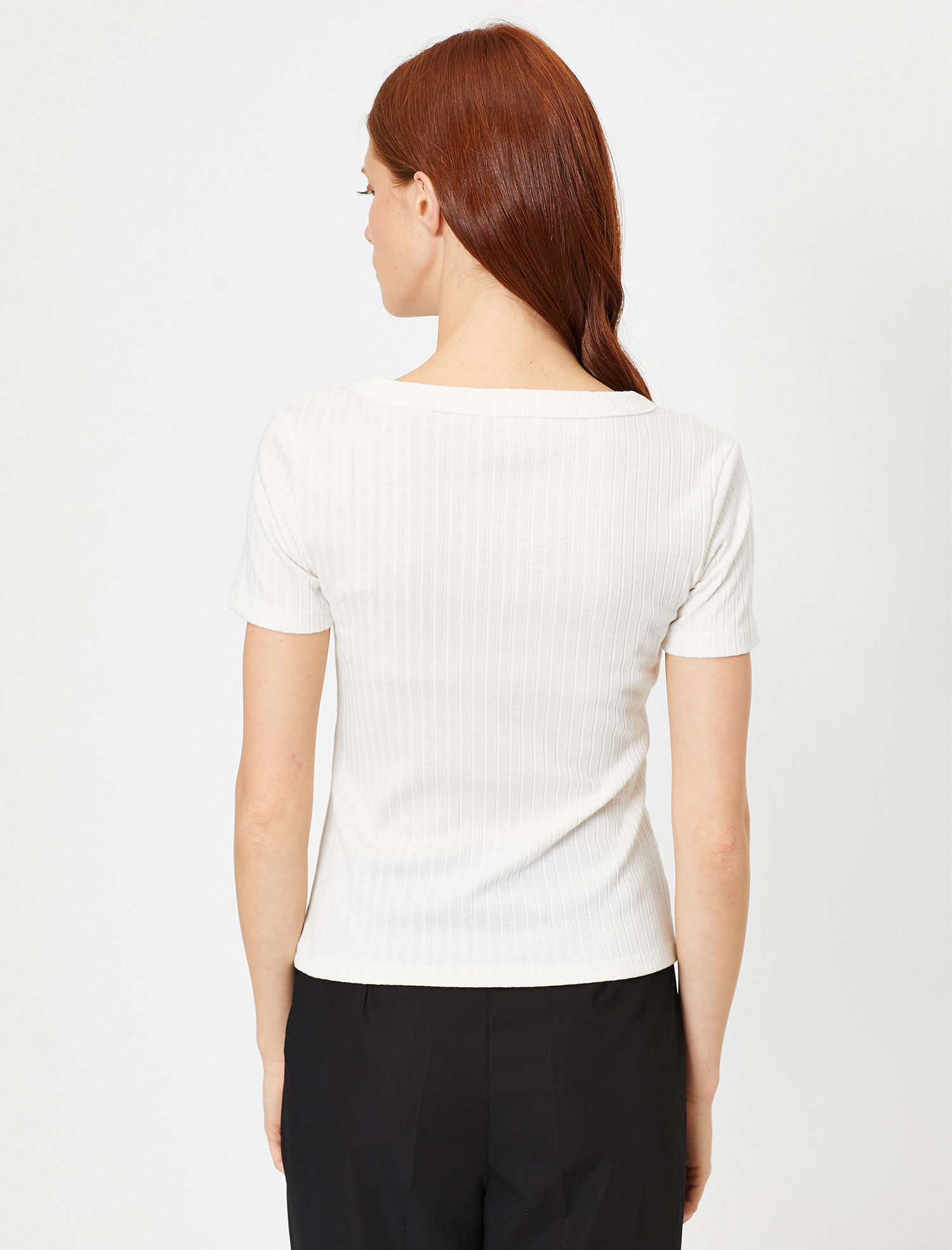   Çıtçıt Detaylı V Yaka Tişört