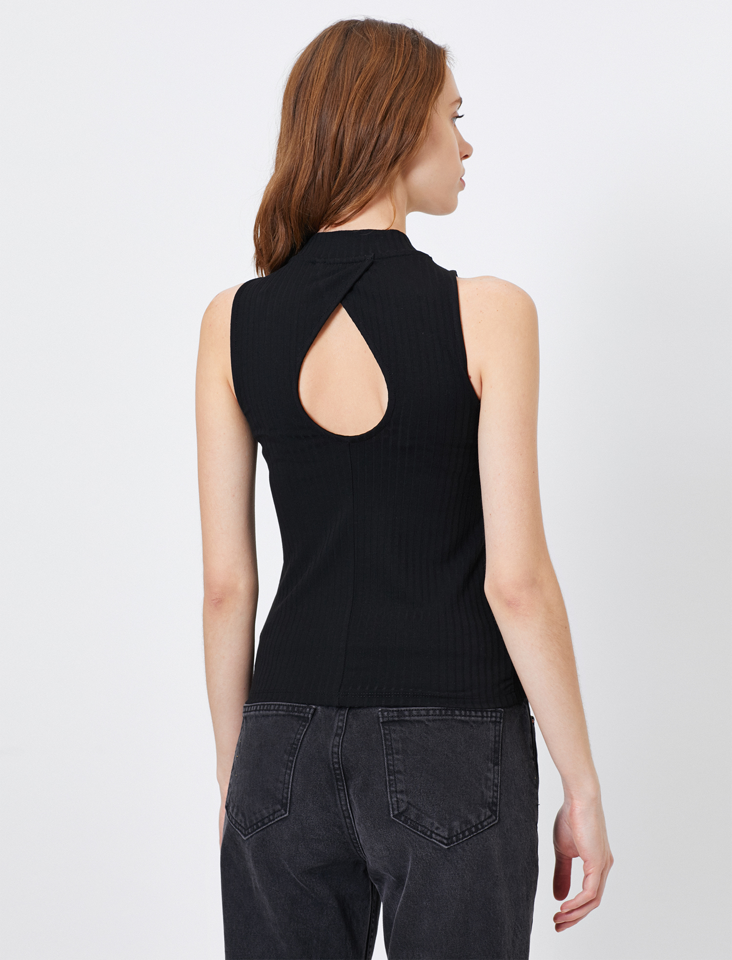   Halter Yaka Dar Kesim Atlet