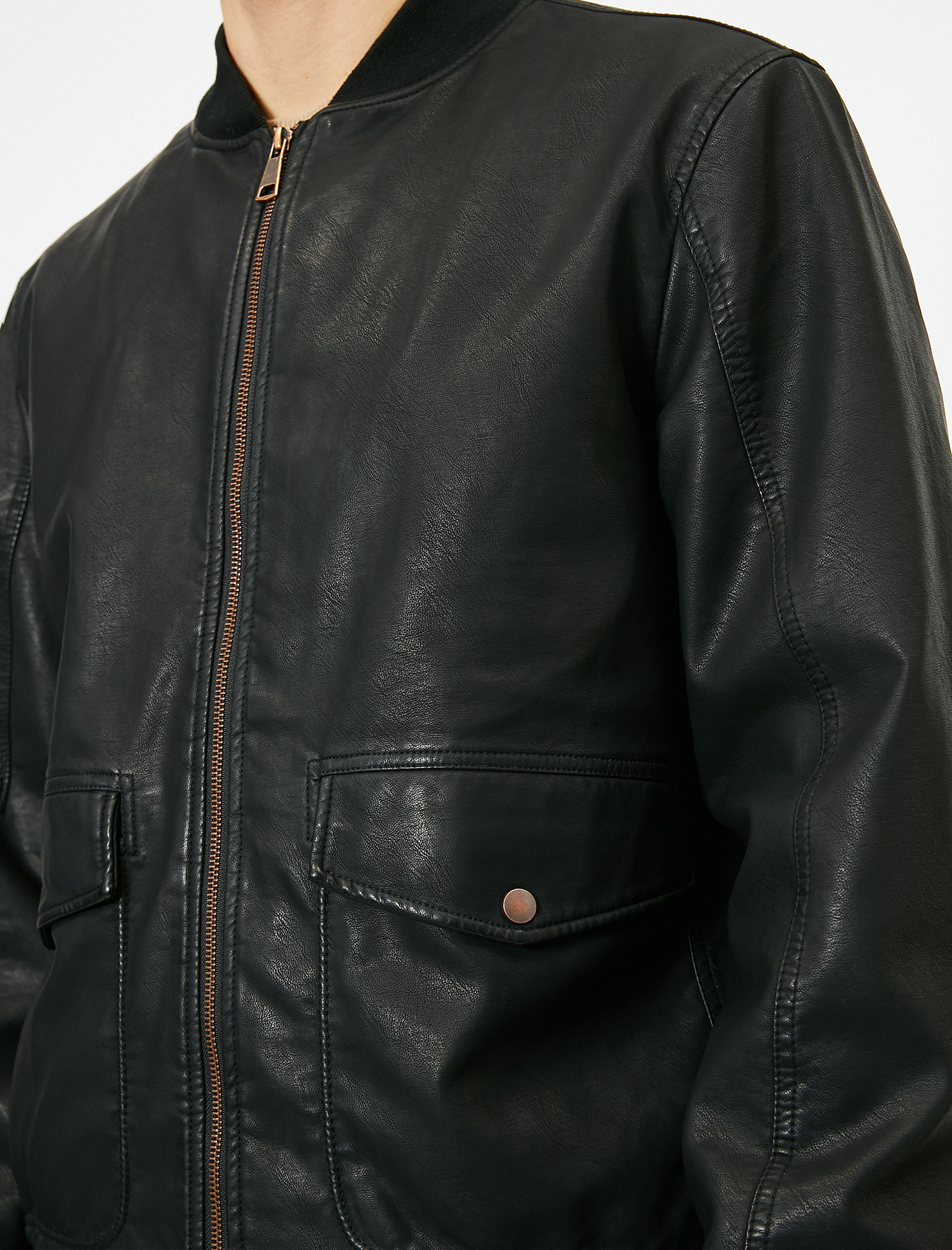   Deri Görünümlü Mont