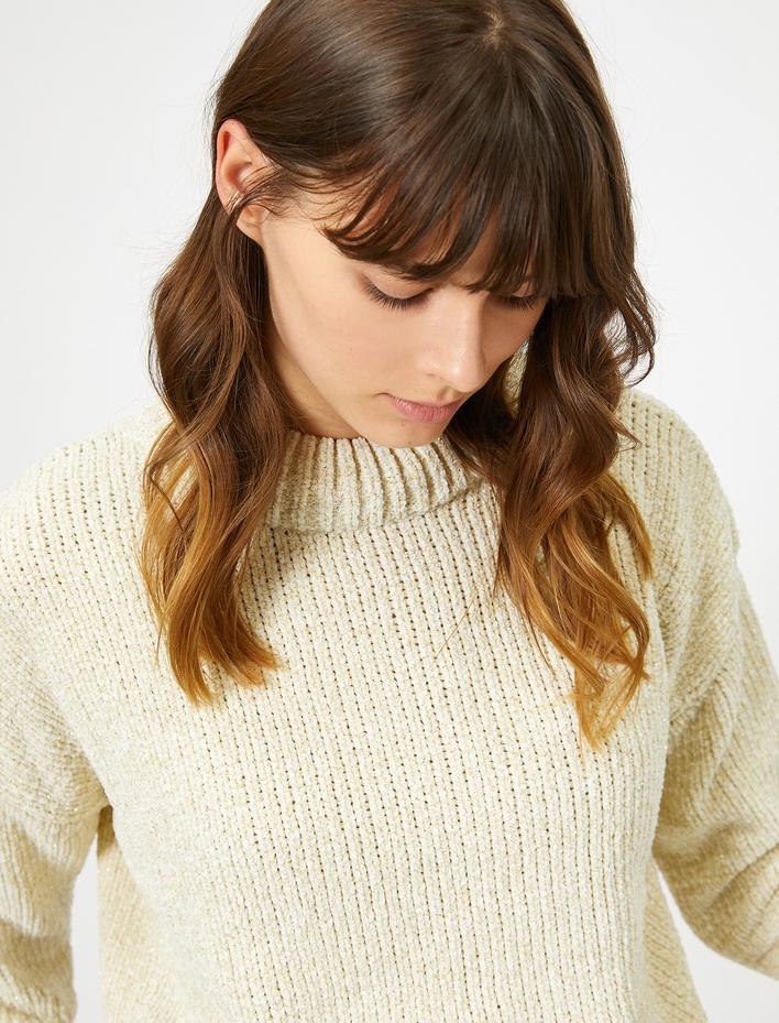  Yırtmaç Detaylı Triko Kazak