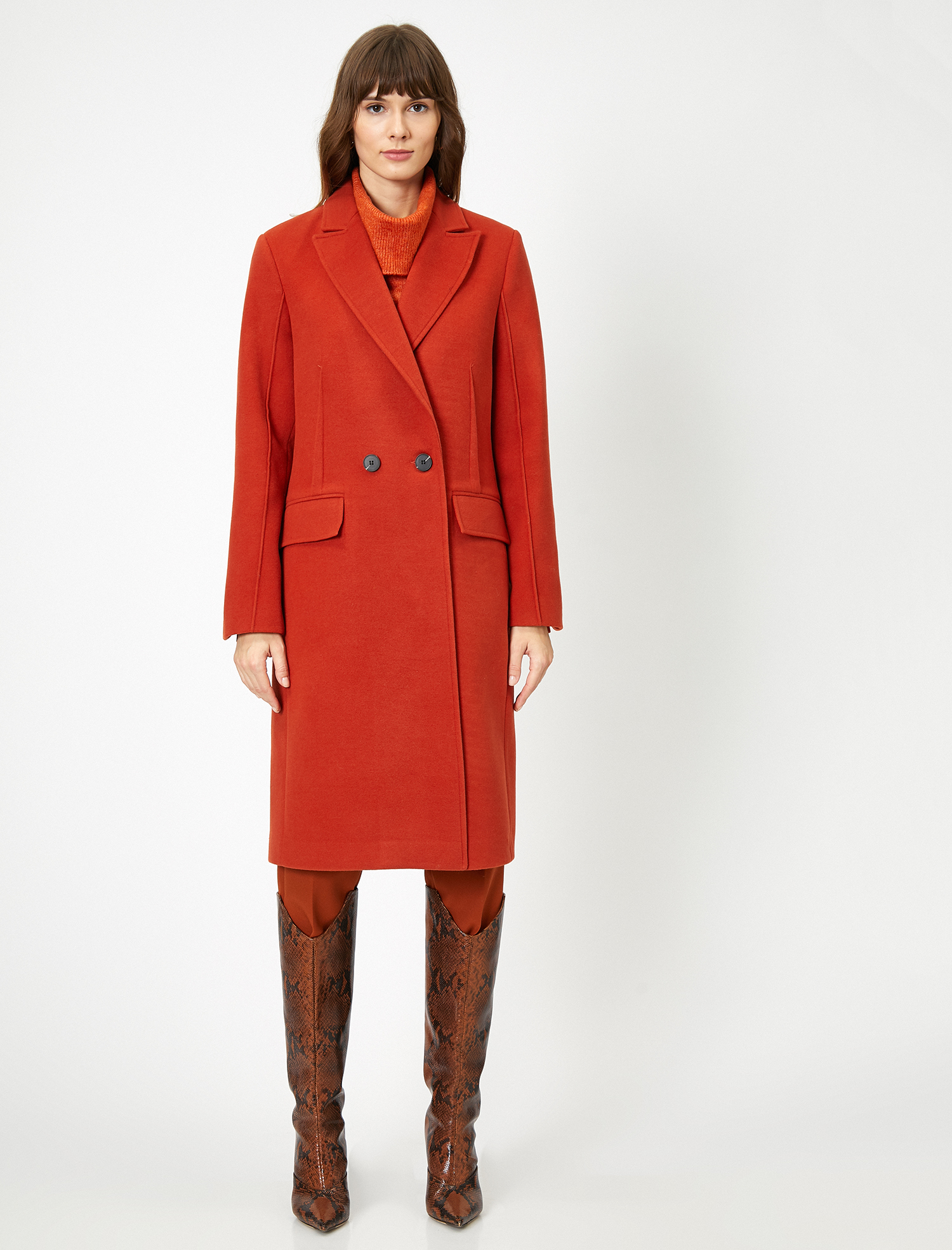   Düğme Detaylı Kaban