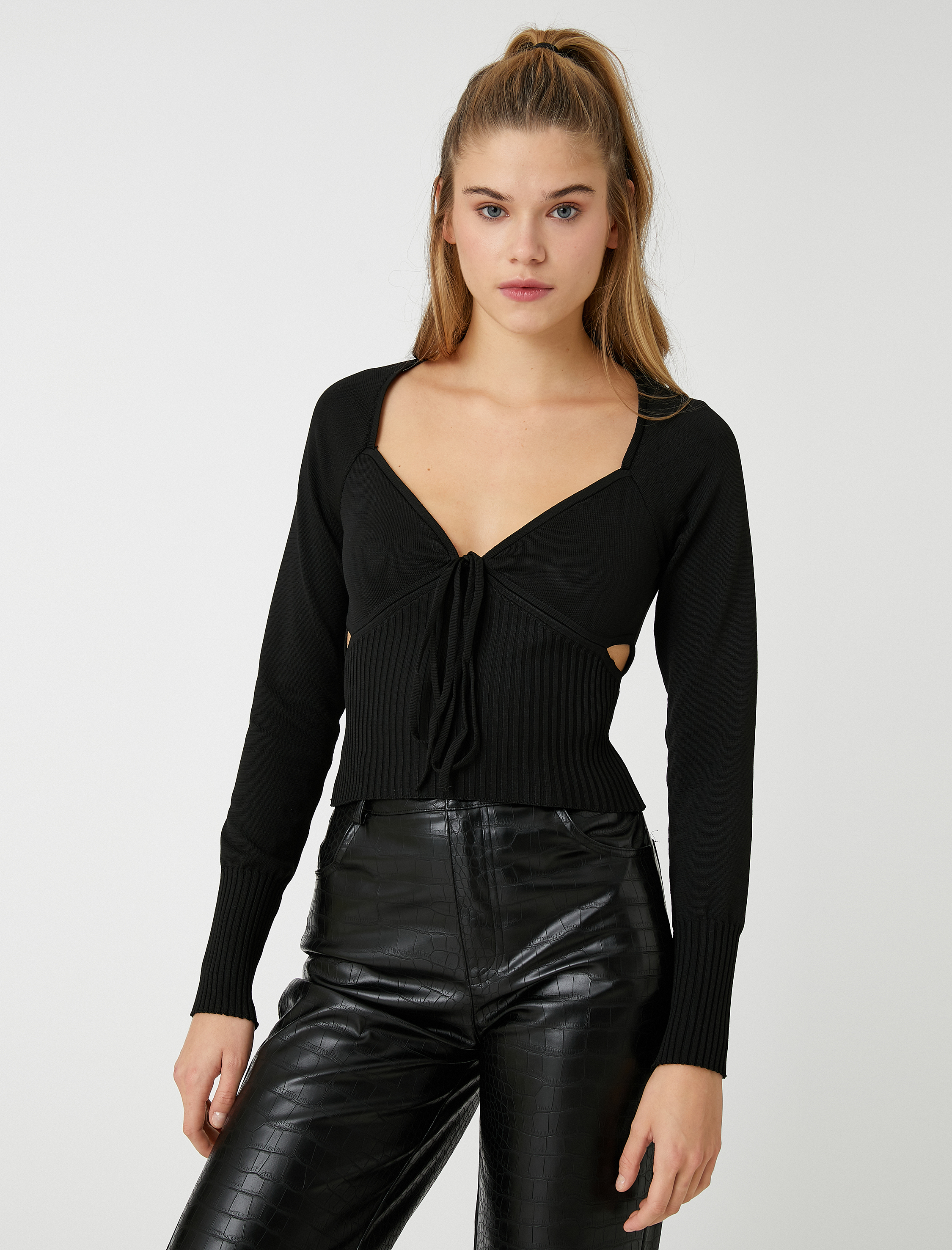   Crop Triko Kazak Pencere Detaylı V Yaka