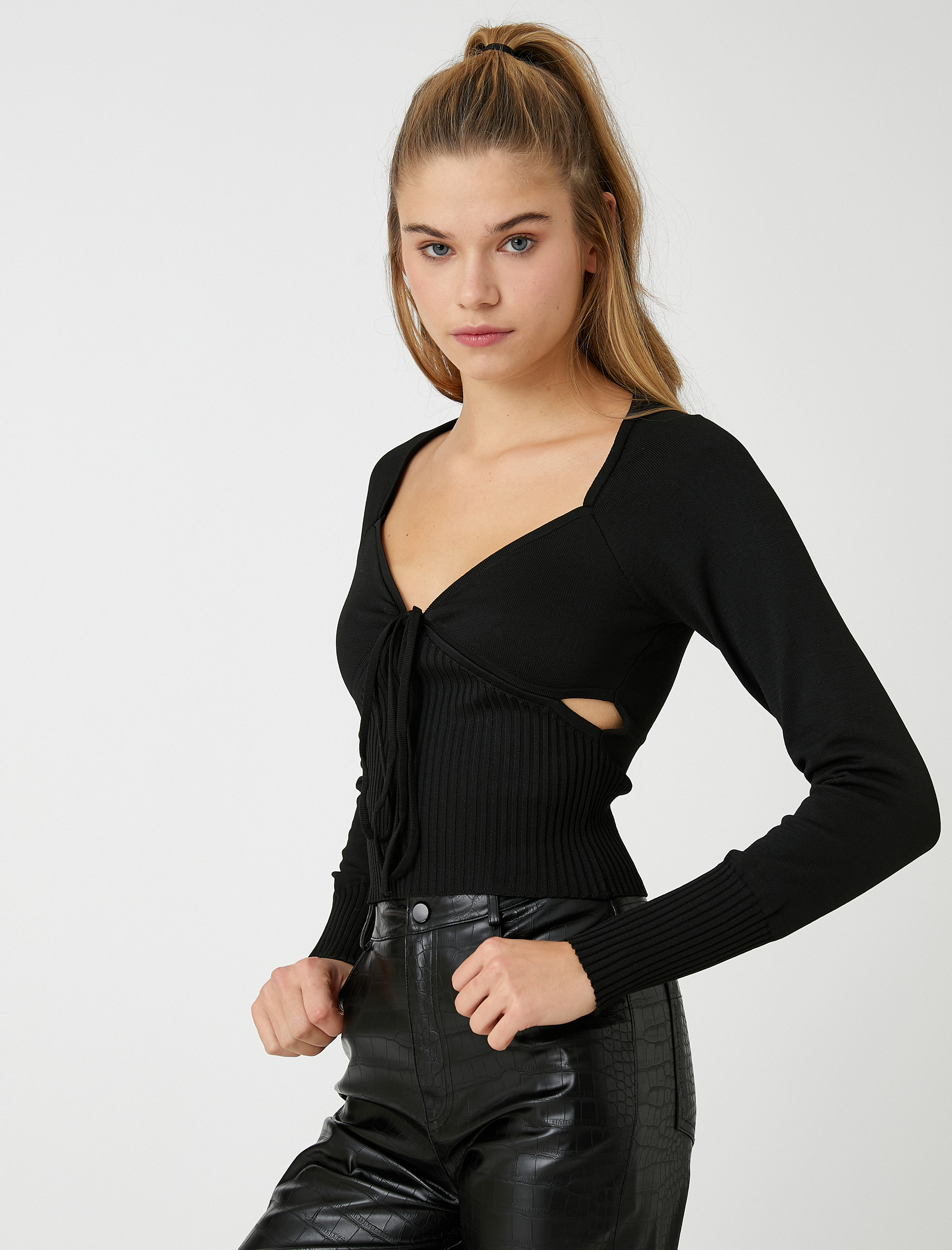   Crop Triko Kazak Pencere Detaylı V Yaka