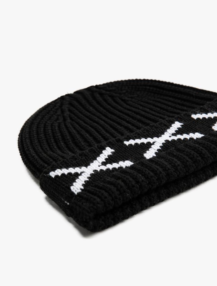 Erkek Çocuk Desenli Lastikli Örgü Bere