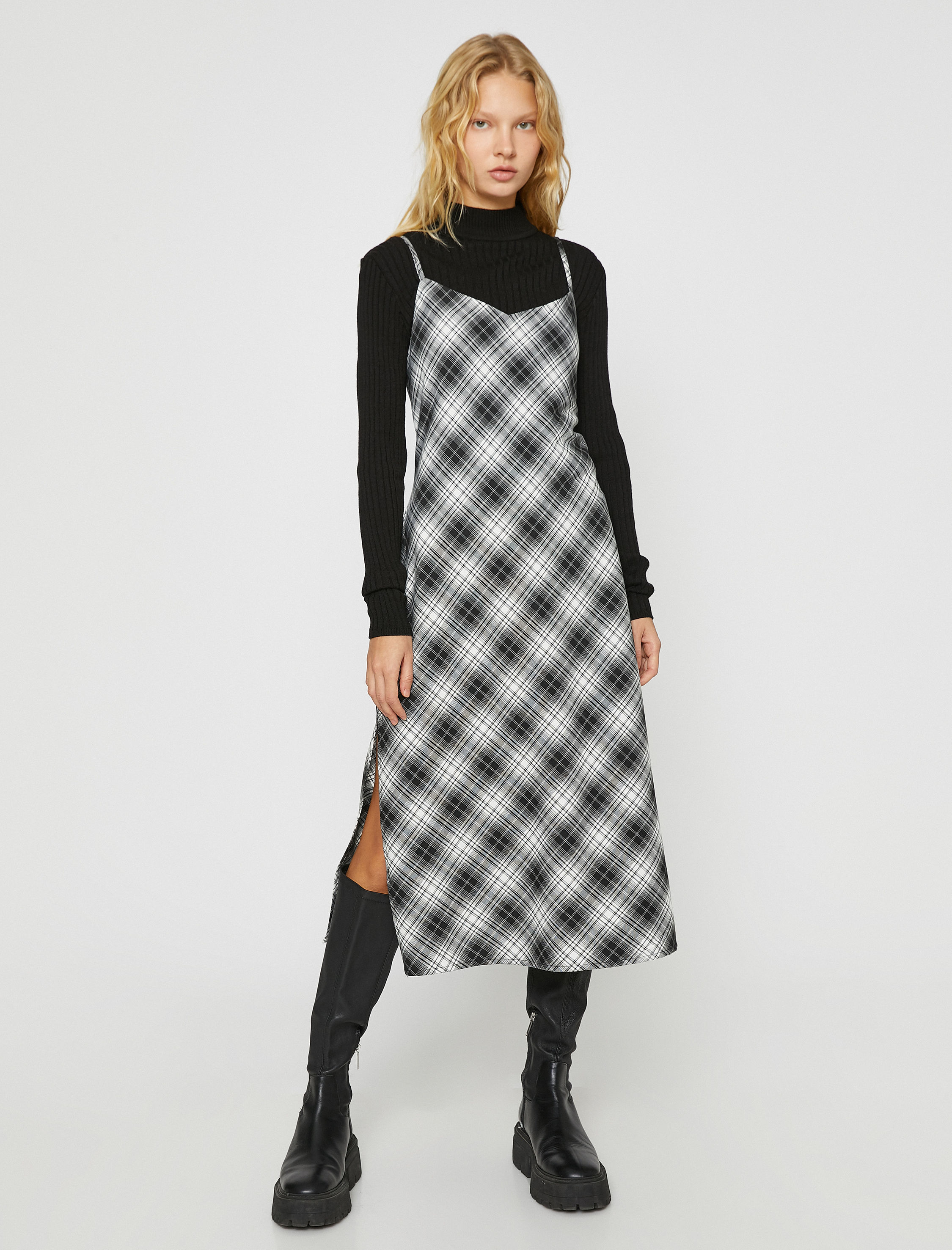   Kareli Midi Elbise Yırtmaçlı Askılı