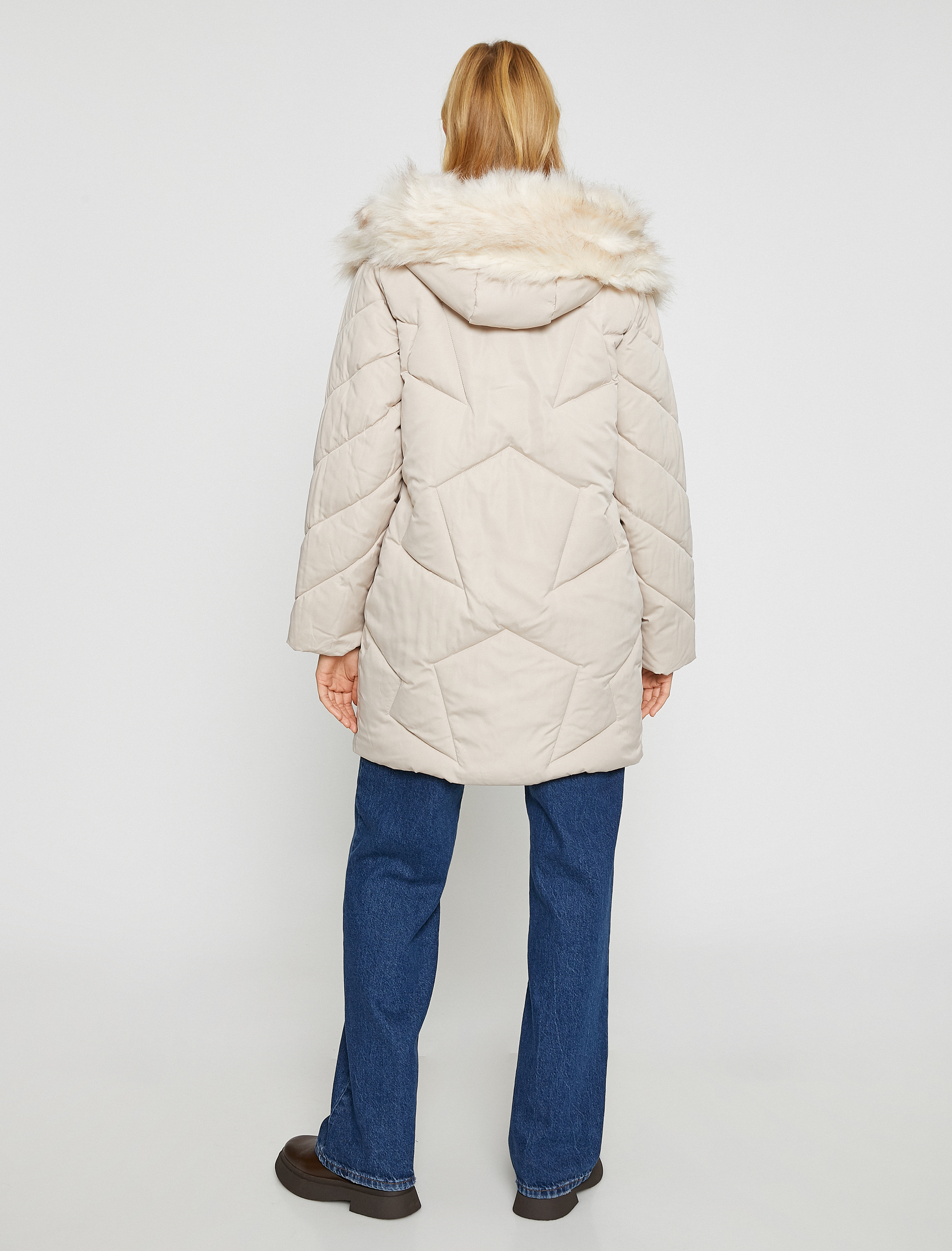   Kapüşonlu Şişme Mont Peluş Detaylı