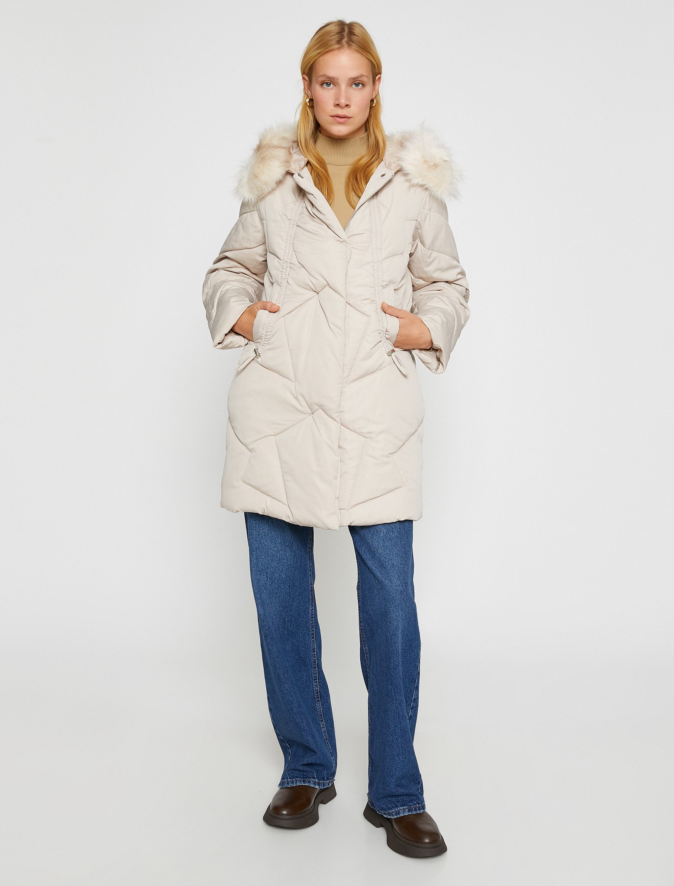   Kapüşonlu Şişme Mont Peluş Detaylı