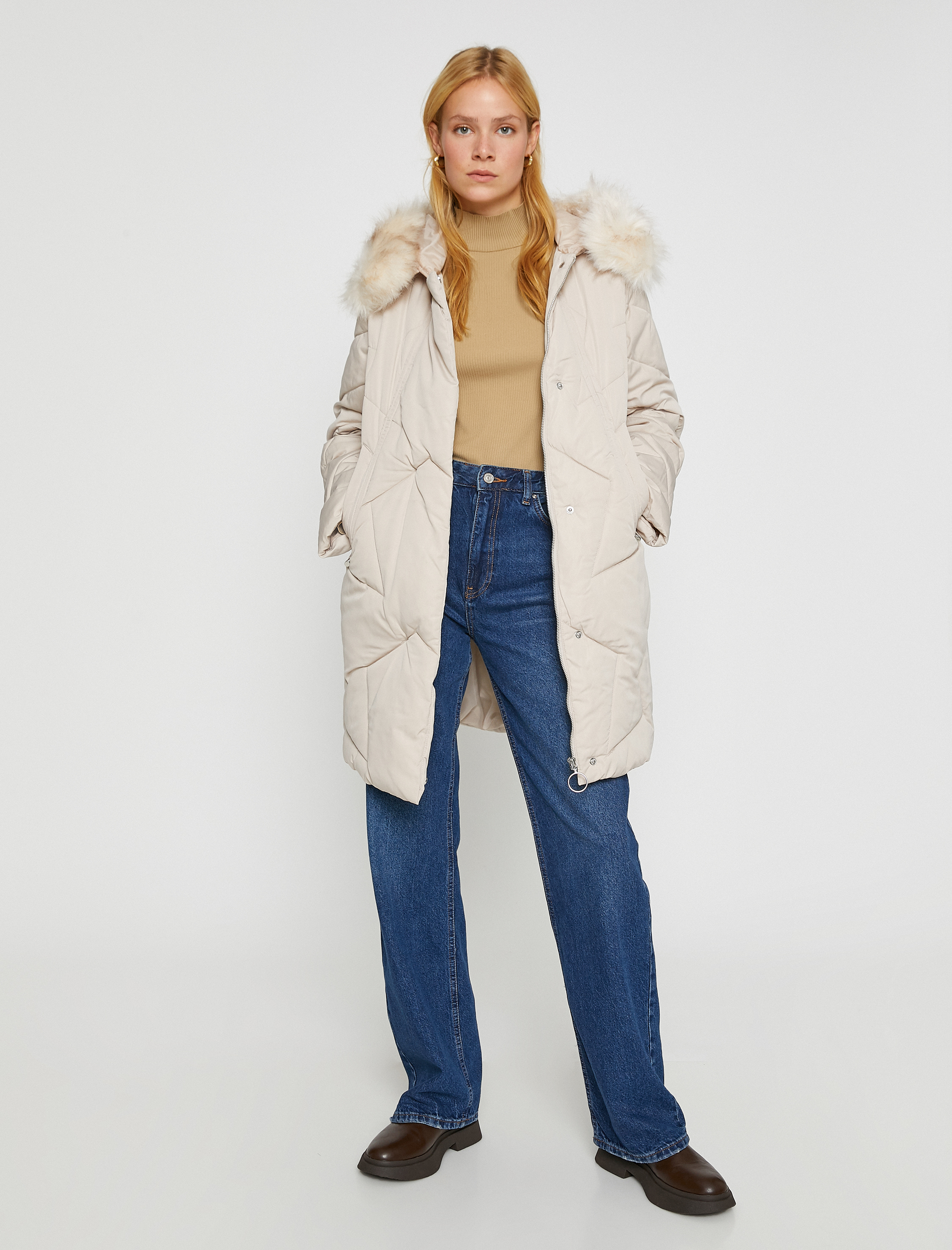   Kapüşonlu Şişme Mont Peluş Detaylı