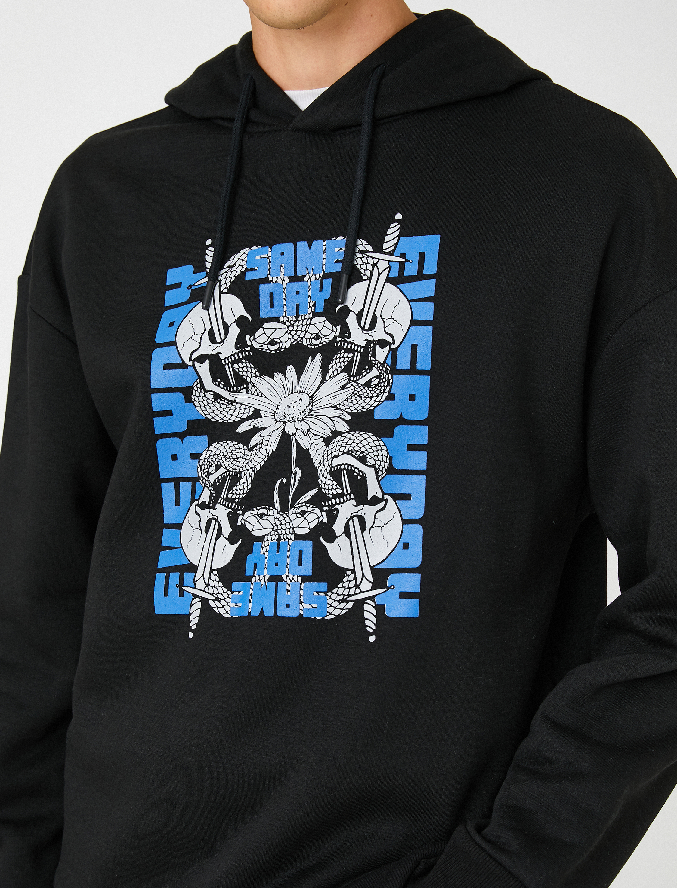   Kapşonlu Oversize Sweatshirt Şardonlu Kuru Kafa Baskılı