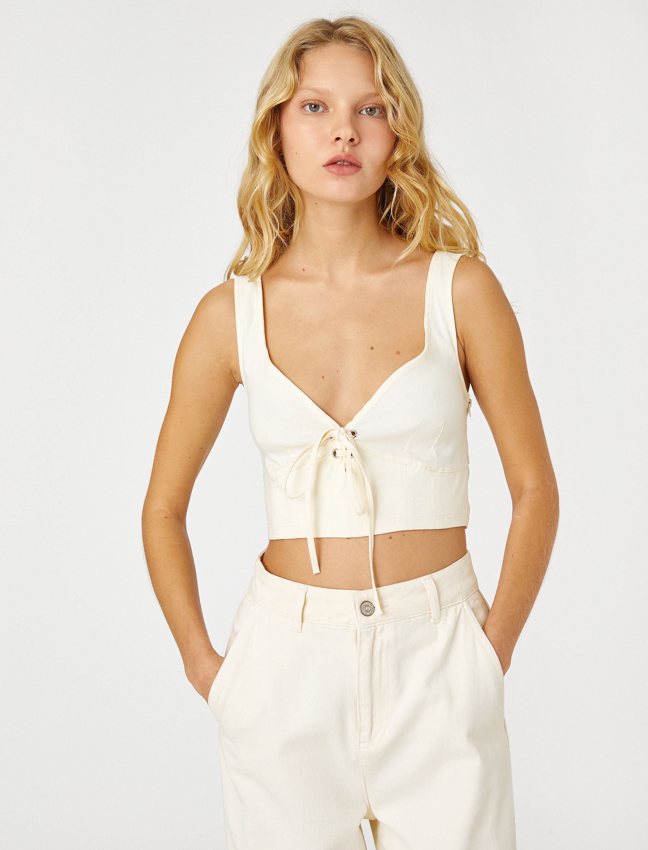   Crop Büstiyer Askılı V Yaka