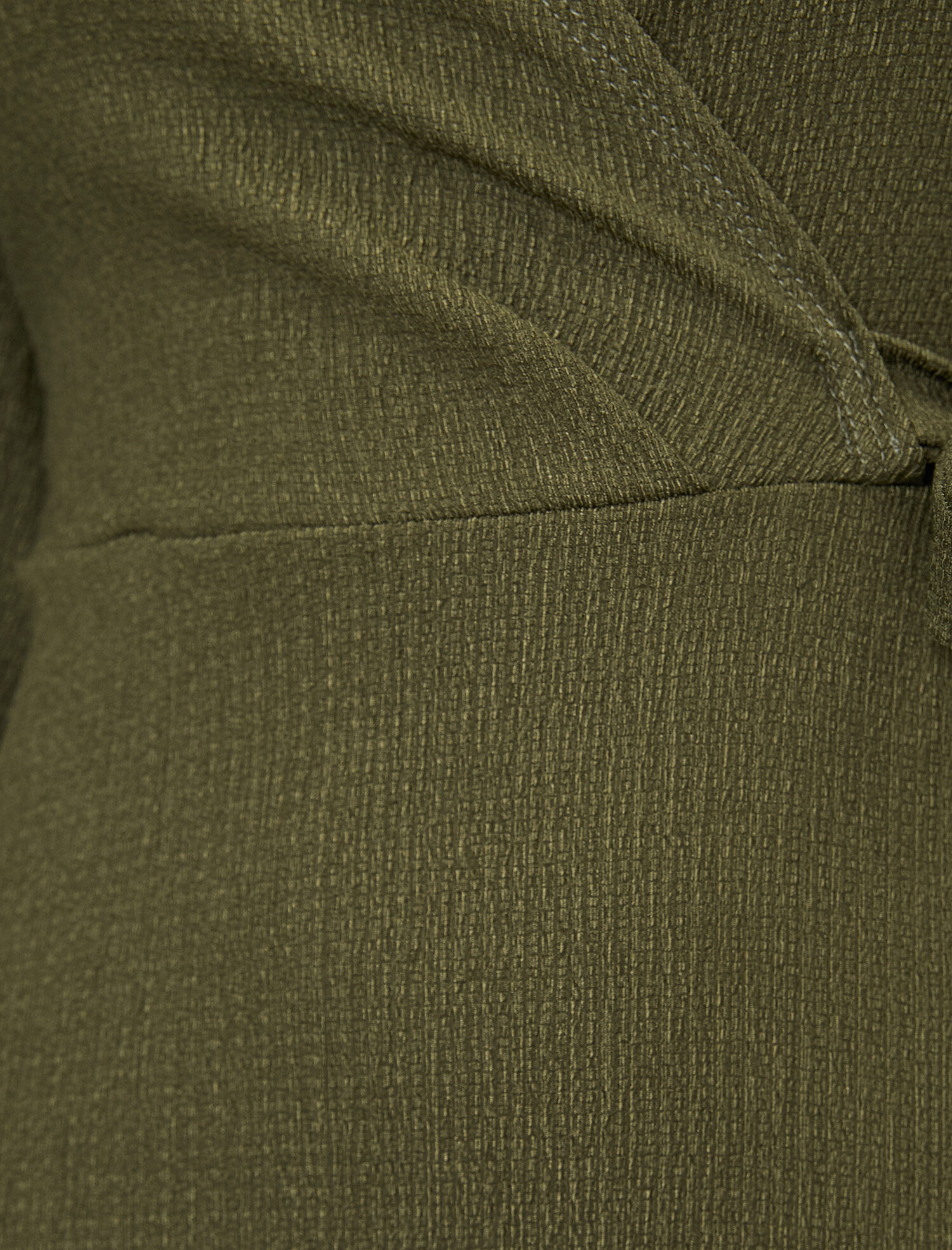   Düğme Detaylı Tişört