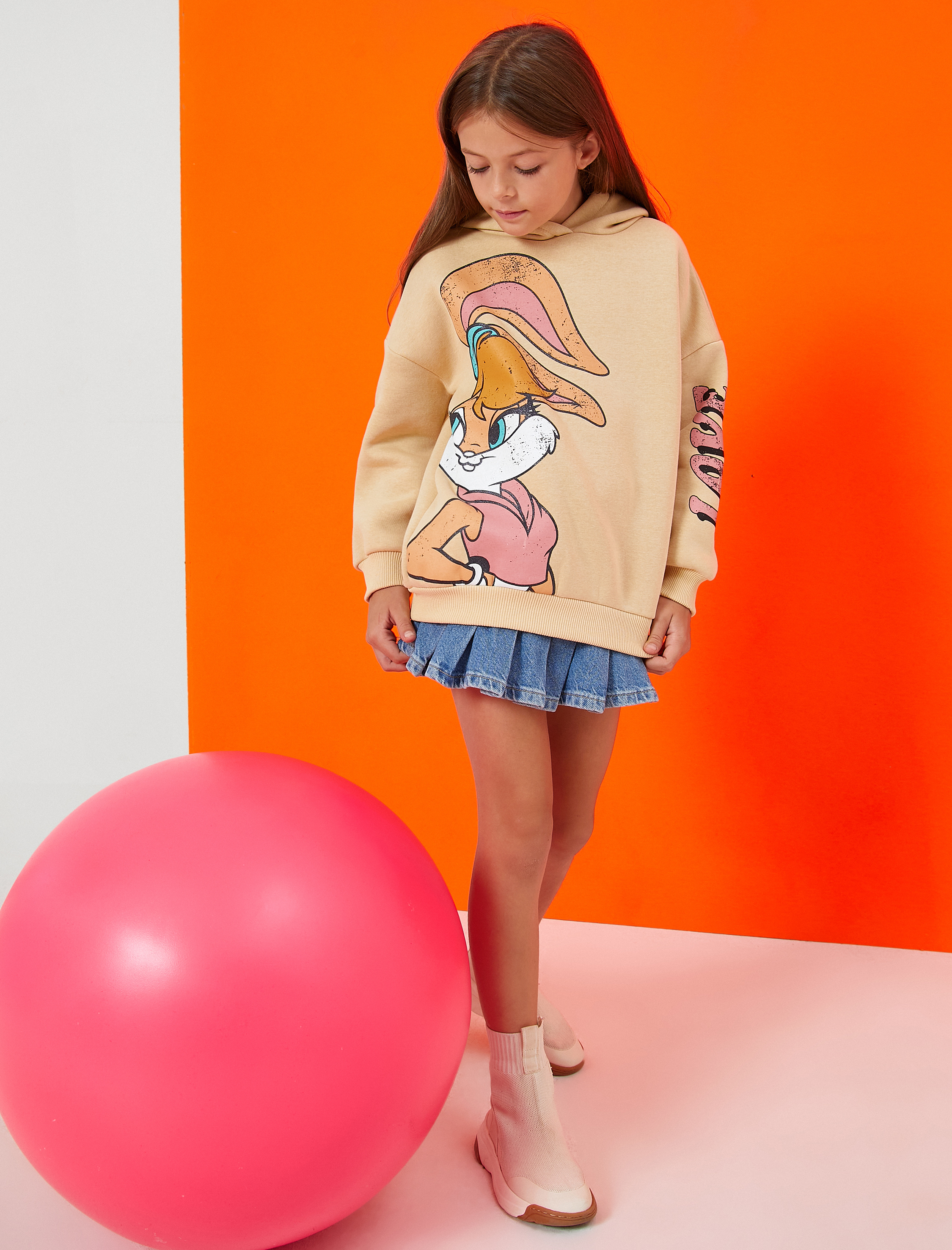  Kız Çocuk Lola Bunny Baskılı Lisanslı Kapüşonlu Sweatshirt Arkası Slogan Baskılı Şardonlu